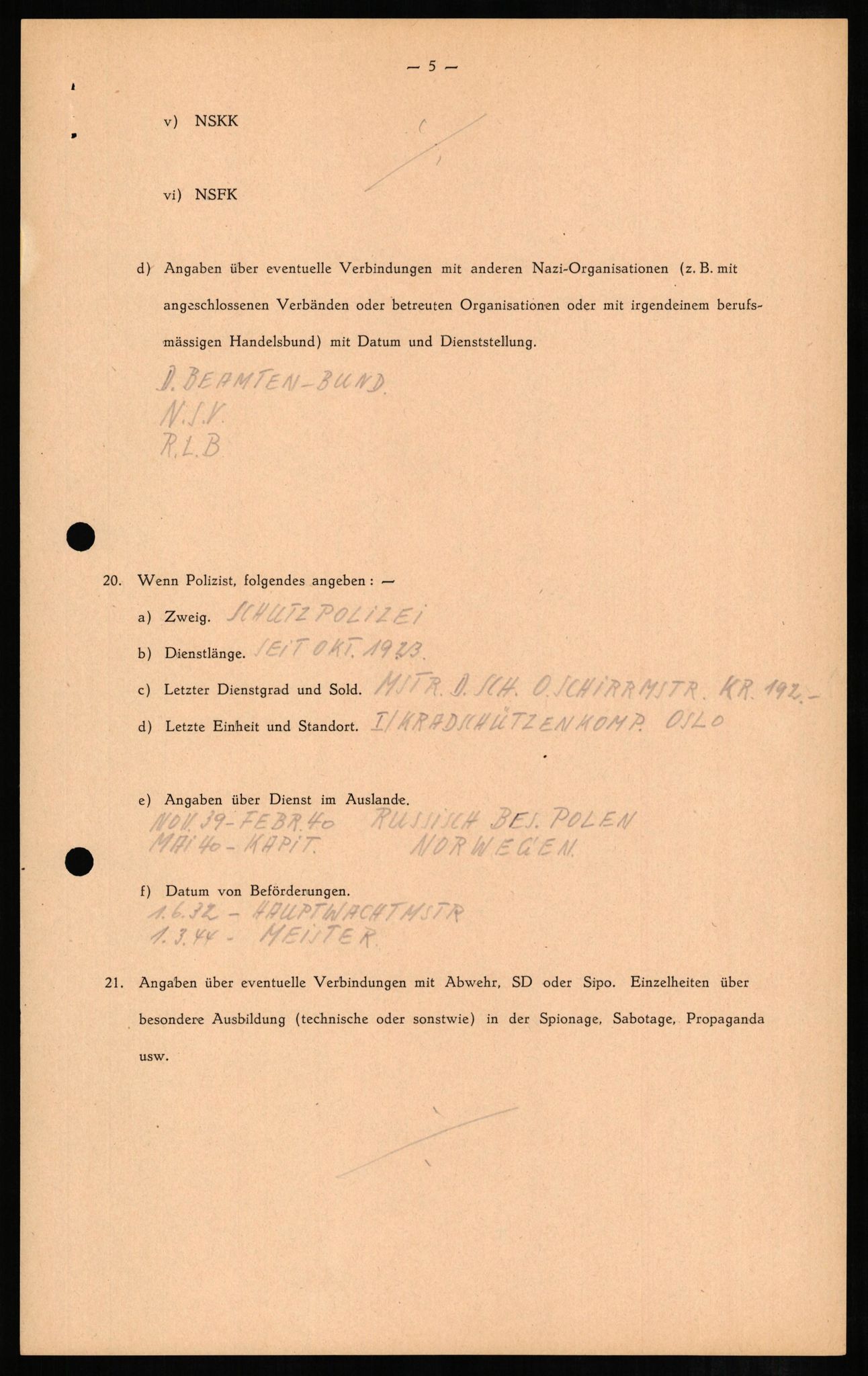 Forsvaret, Forsvarets overkommando II, AV/RA-RAFA-3915/D/Db/L0006: CI Questionaires. Tyske okkupasjonsstyrker i Norge. Tyskere., 1945-1946, s. 393