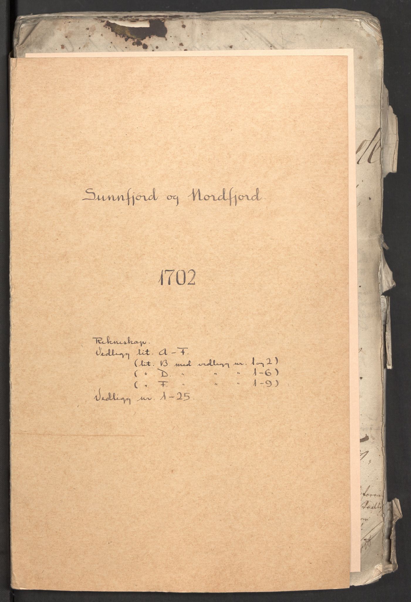 Rentekammeret inntil 1814, Reviderte regnskaper, Fogderegnskap, AV/RA-EA-4092/R53/L3426: Fogderegnskap Sunn- og Nordfjord, 1702, s. 2