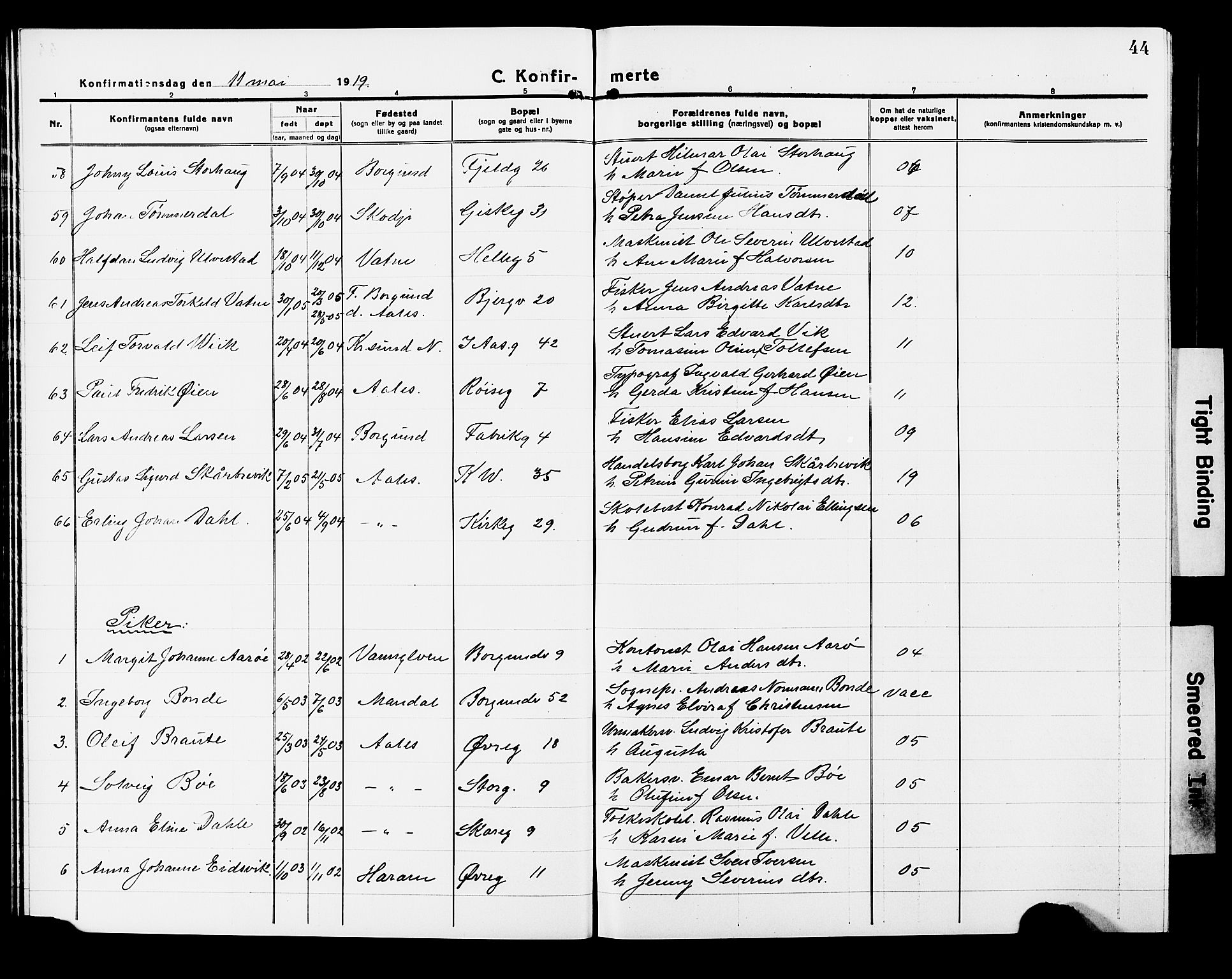 Ministerialprotokoller, klokkerbøker og fødselsregistre - Møre og Romsdal, AV/SAT-A-1454/529/L0472: Klokkerbok nr. 529C09, 1917-1929, s. 44