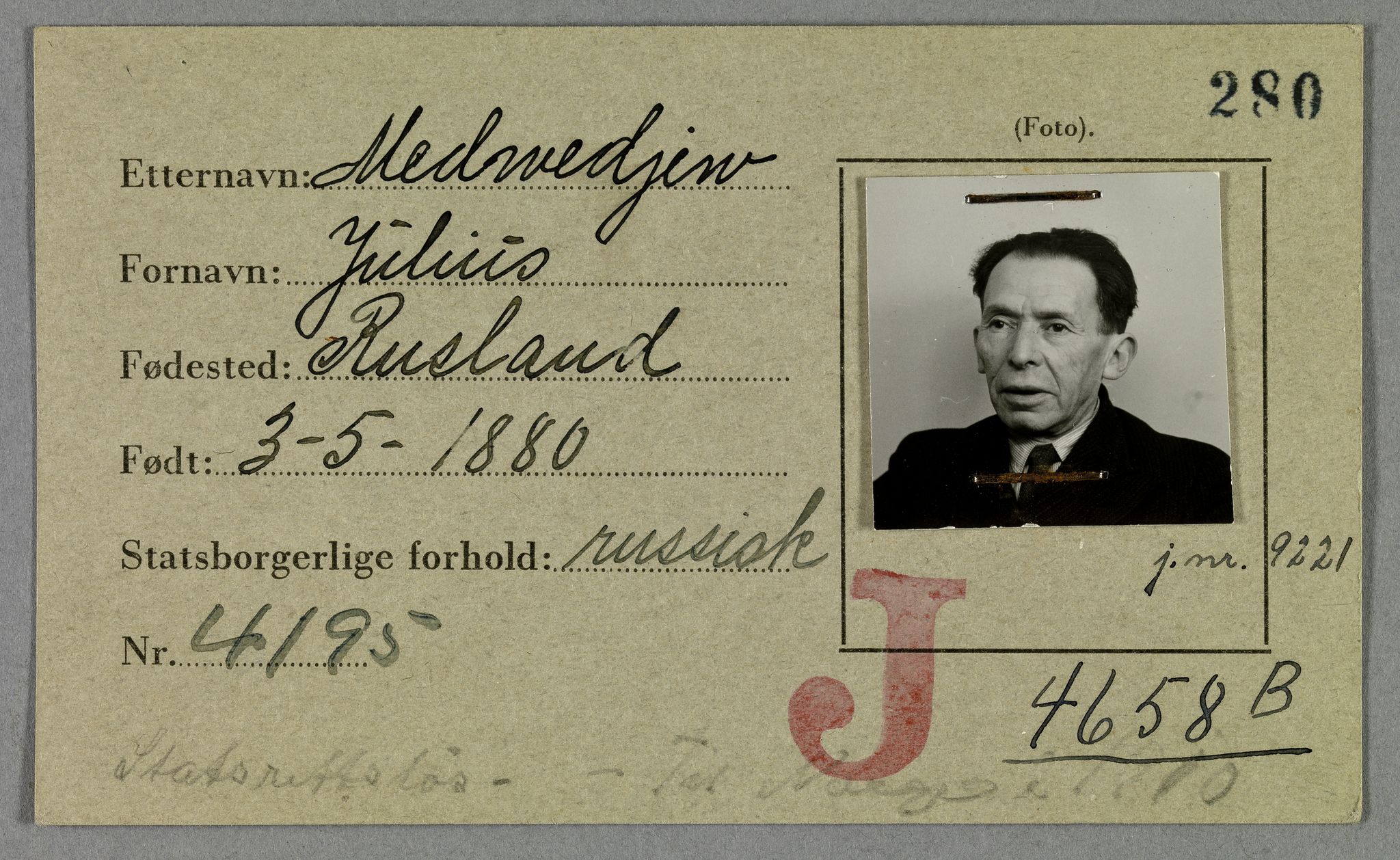 Sosialdepartementet, Våre Falne, RA/S-1708/E/Ee/L0021A: Fotografier av jøder på legitimasjonskort (1941-42), 1941-1942, s. 251