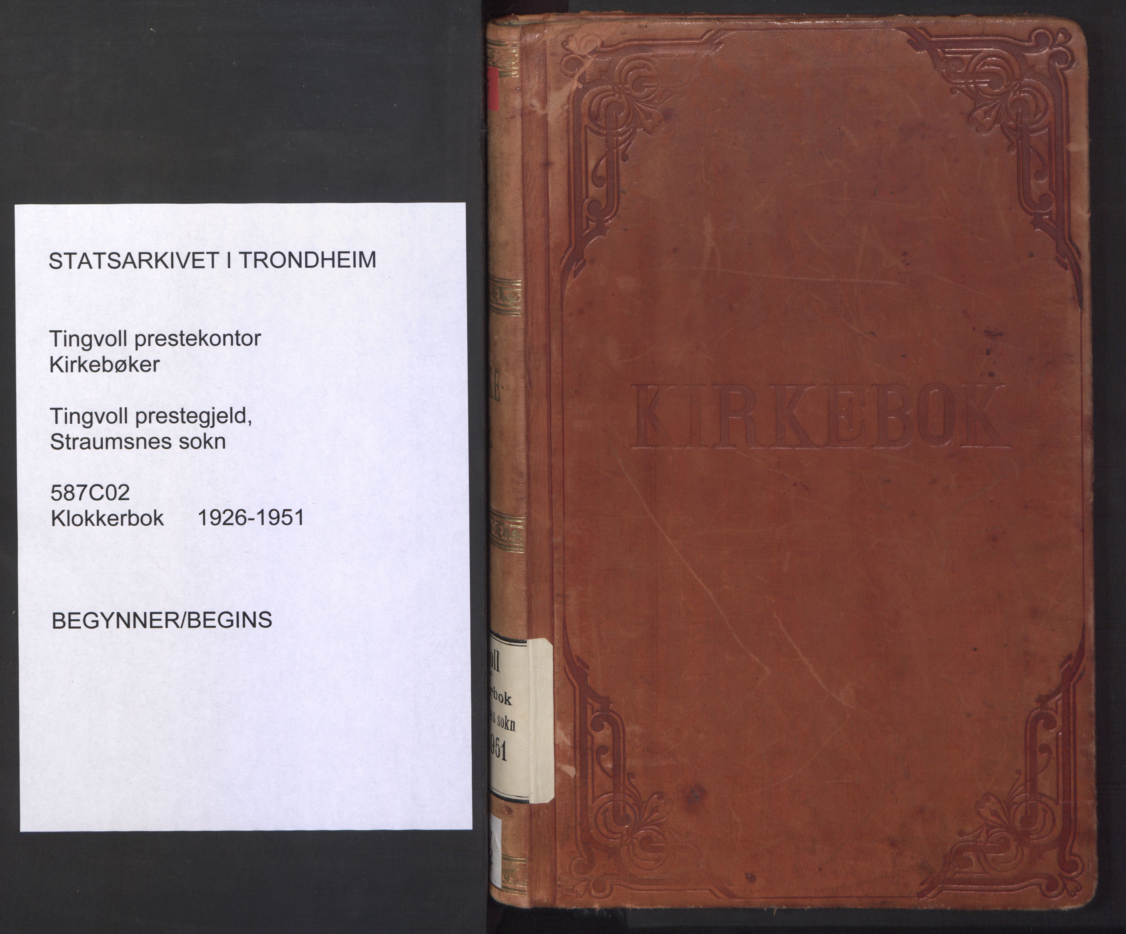 Ministerialprotokoller, klokkerbøker og fødselsregistre - Møre og Romsdal, AV/SAT-A-1454/587/L1002: Klokkerbok nr. 587C02, 1926-1951