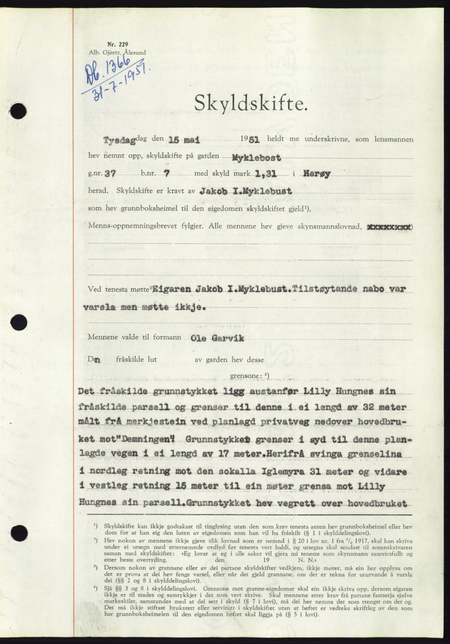 Søre Sunnmøre sorenskriveri, SAT/A-4122/1/2/2C/L0089: Pantebok nr. 15A, 1951-1951, Dagboknr: 1366/1951