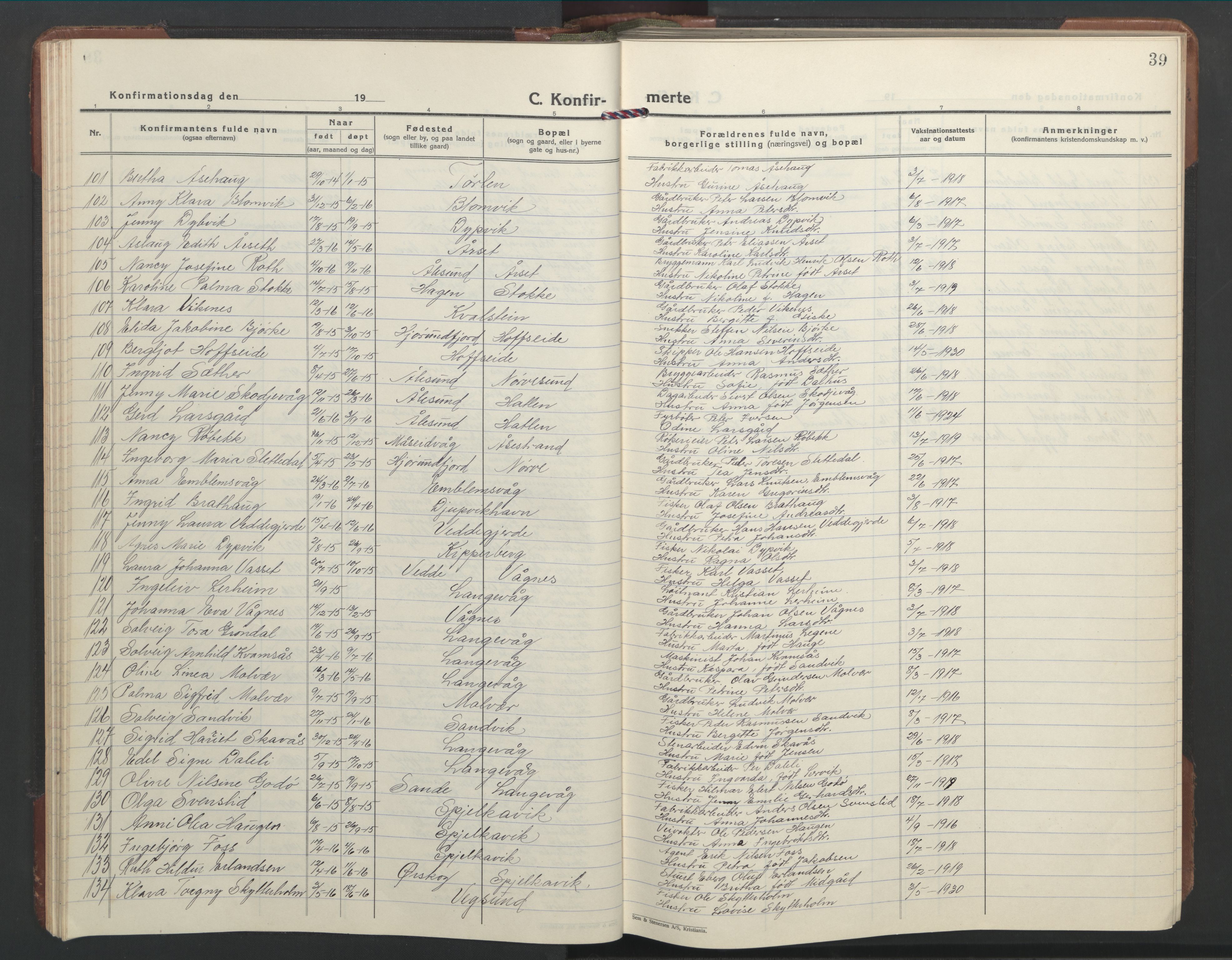 Ministerialprotokoller, klokkerbøker og fødselsregistre - Møre og Romsdal, AV/SAT-A-1454/528/L0435: Klokkerbok nr. 528C16, 1923-1957, s. 39