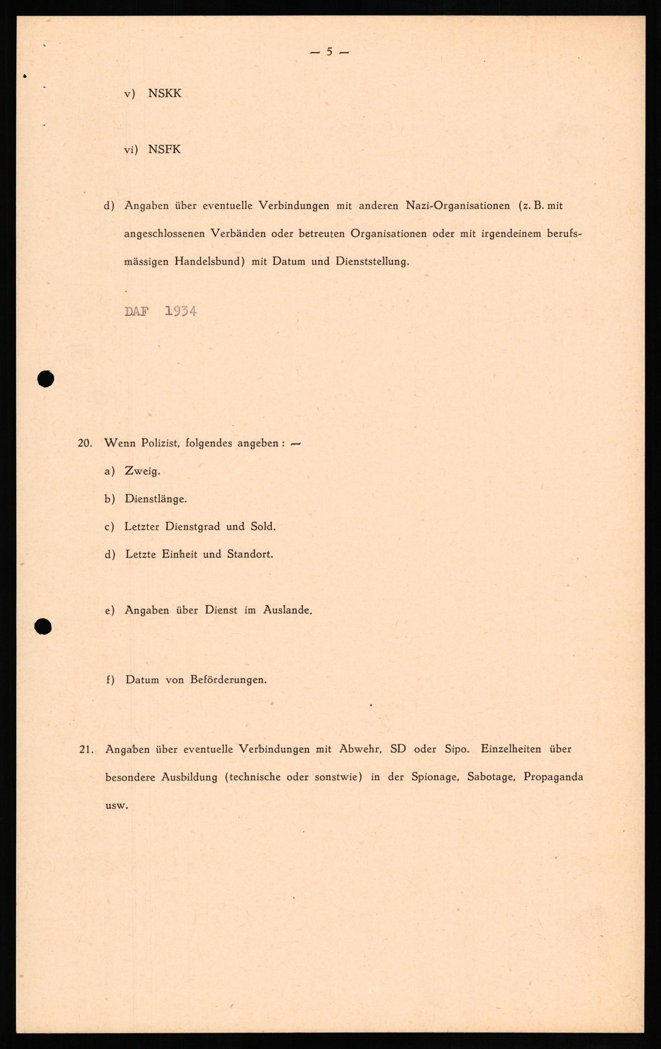 Forsvaret, Forsvarets overkommando II, AV/RA-RAFA-3915/D/Db/L0013: CI Questionaires. Tyske okkupasjonsstyrker i Norge. Tyskere., 1945-1946, s. 333