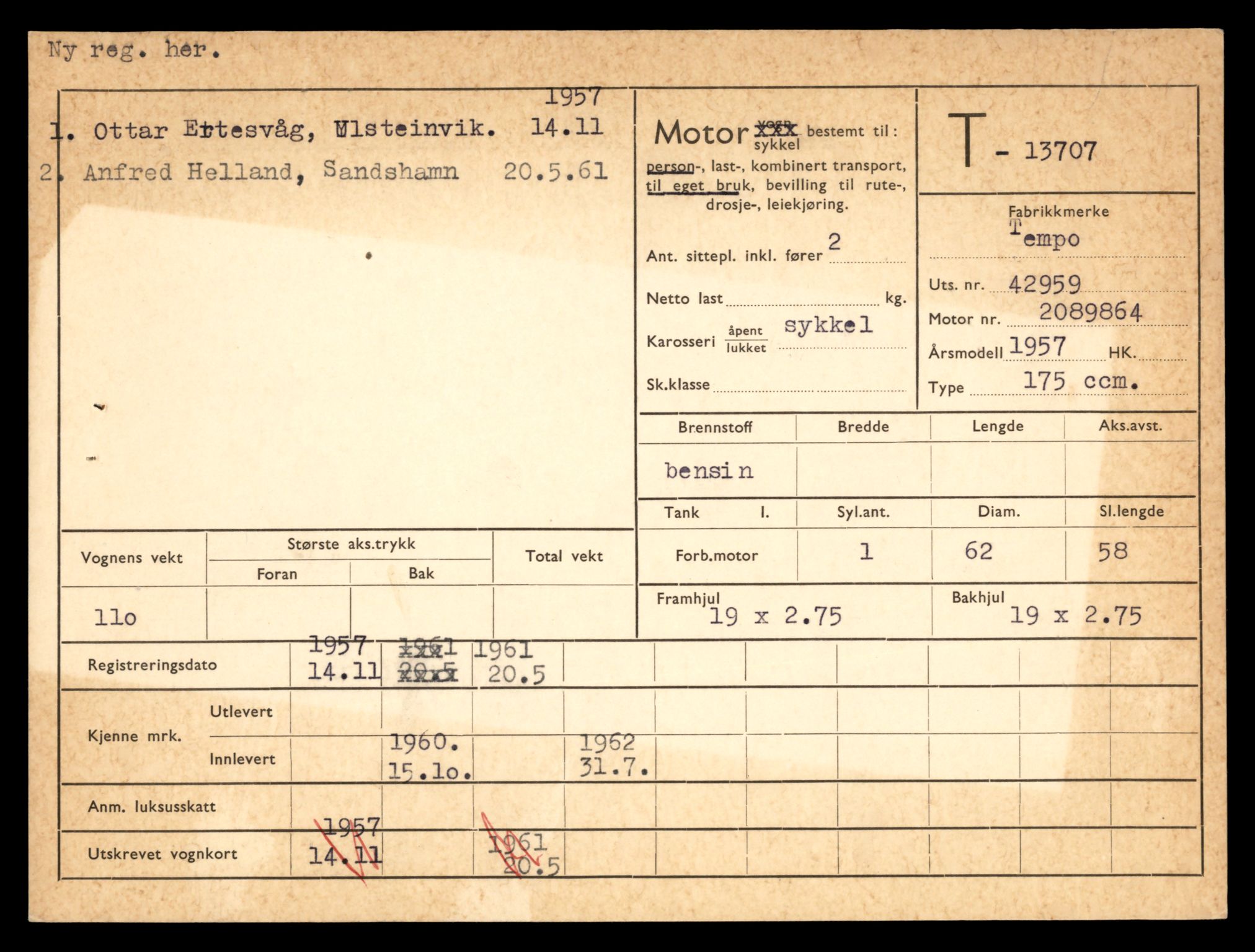Møre og Romsdal vegkontor - Ålesund trafikkstasjon, AV/SAT-A-4099/F/Fe/L0040: Registreringskort for kjøretøy T 13531 - T 13709, 1927-1998, s. 3021