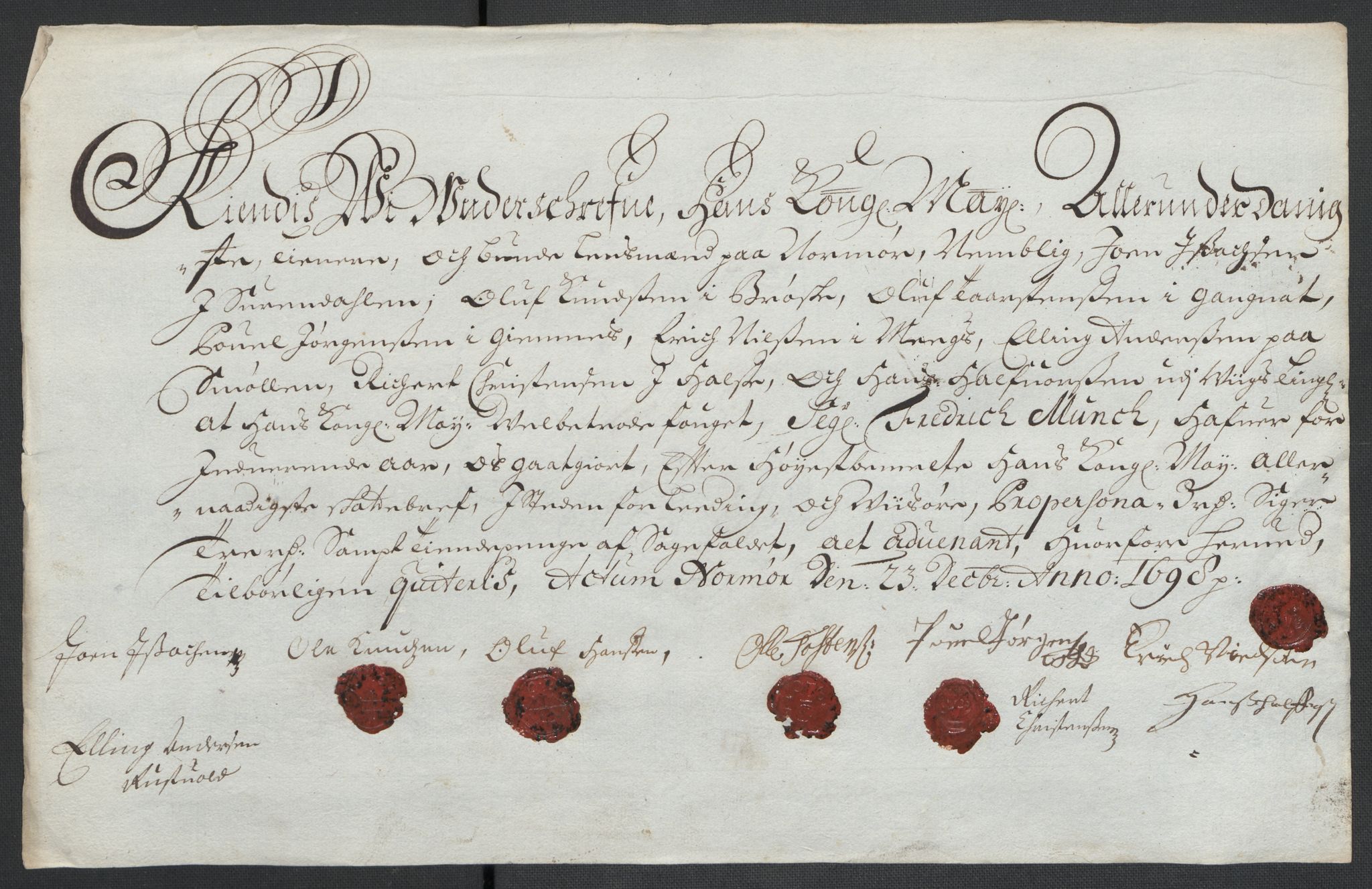 Rentekammeret inntil 1814, Reviderte regnskaper, Fogderegnskap, AV/RA-EA-4092/R56/L3737: Fogderegnskap Nordmøre, 1697-1698, s. 305
