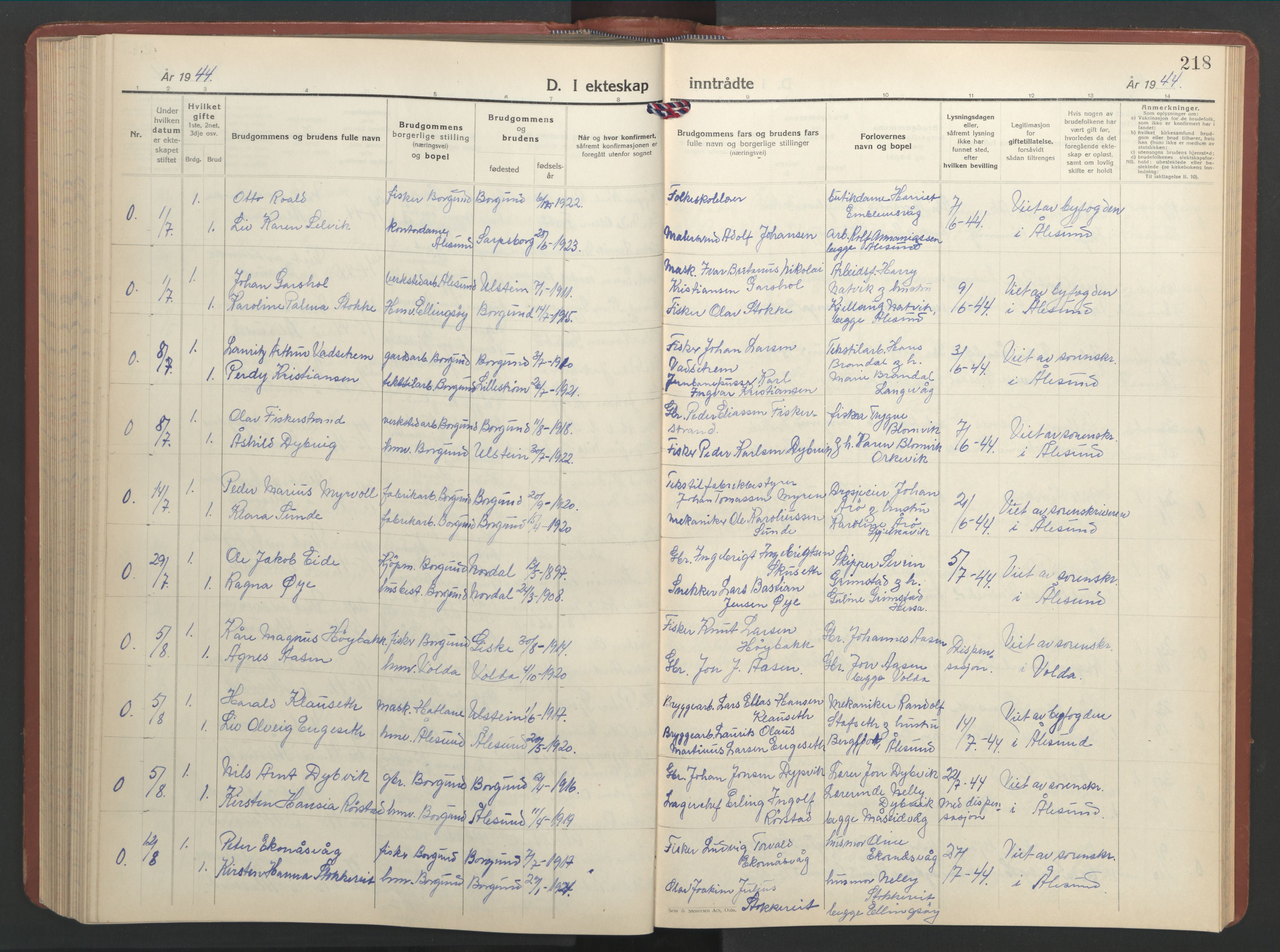 Ministerialprotokoller, klokkerbøker og fødselsregistre - Møre og Romsdal, SAT/A-1454/528/L0437: Klokkerbok nr. 528C18, 1939-1948, s. 218