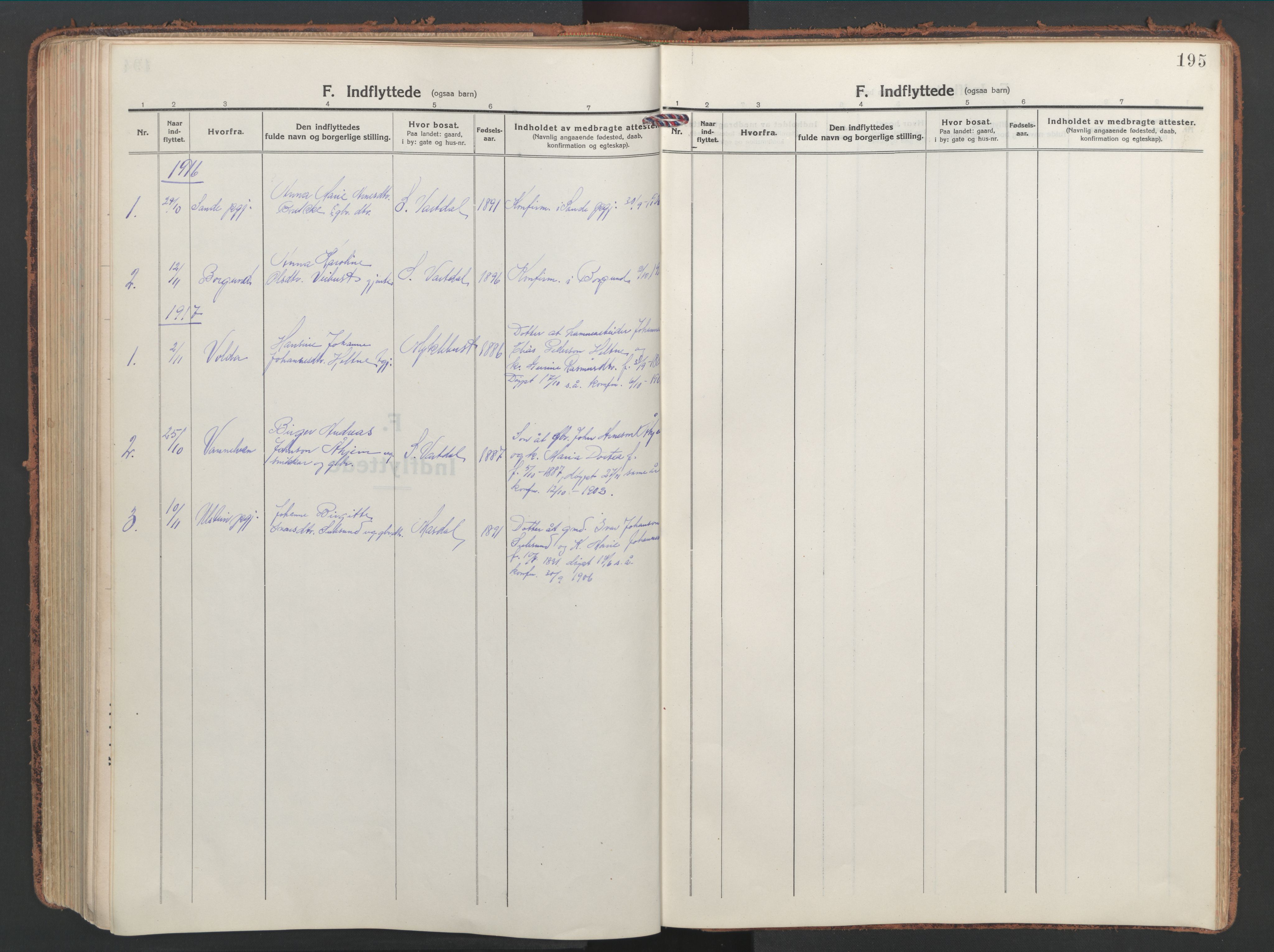 Ministerialprotokoller, klokkerbøker og fødselsregistre - Møre og Romsdal, AV/SAT-A-1454/514/L0202: Klokkerbok nr. 514C02, 1916-1944, s. 195