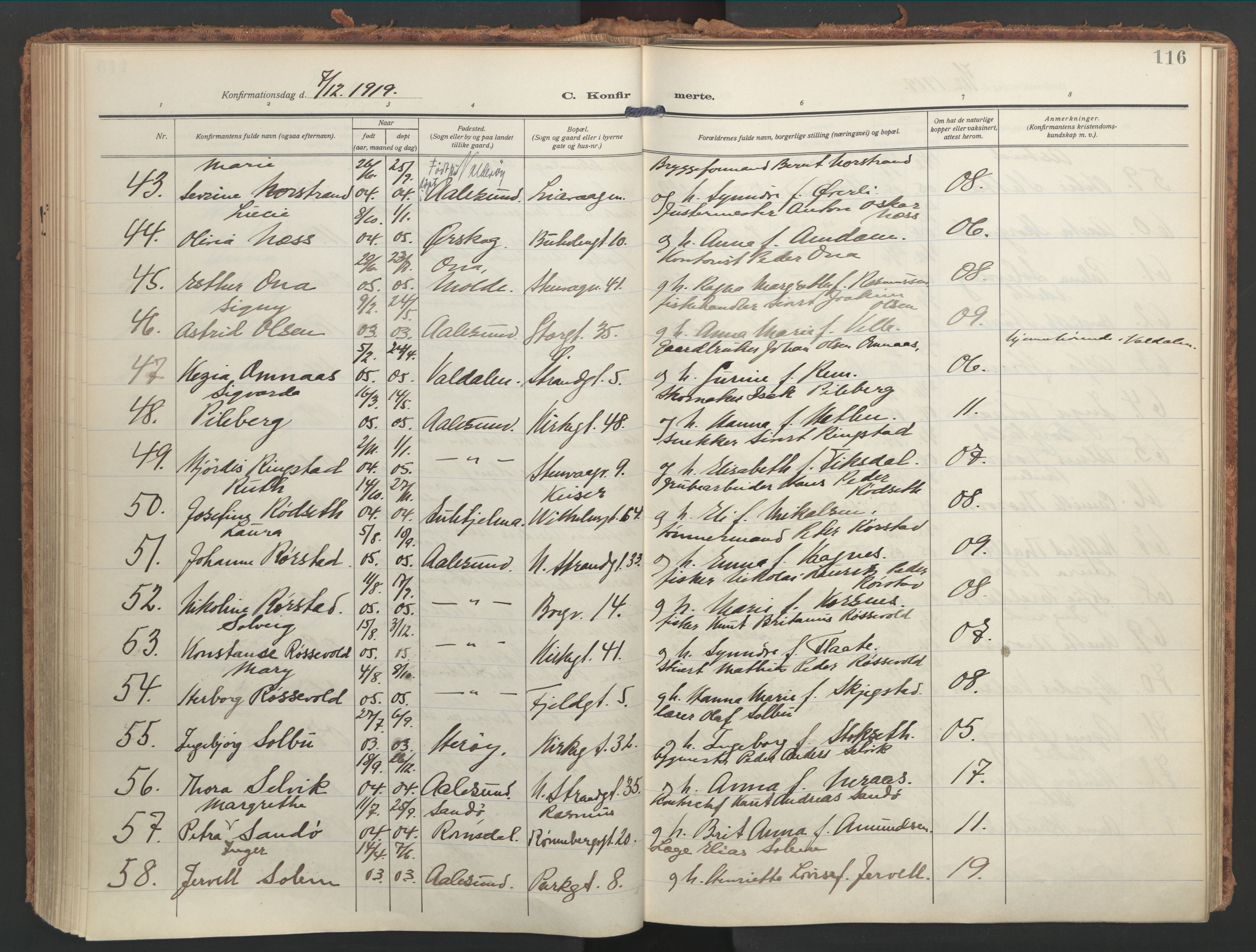 Ministerialprotokoller, klokkerbøker og fødselsregistre - Møre og Romsdal, AV/SAT-A-1454/529/L0461: Ministerialbok nr. 529A11, 1914-1925, s. 116
