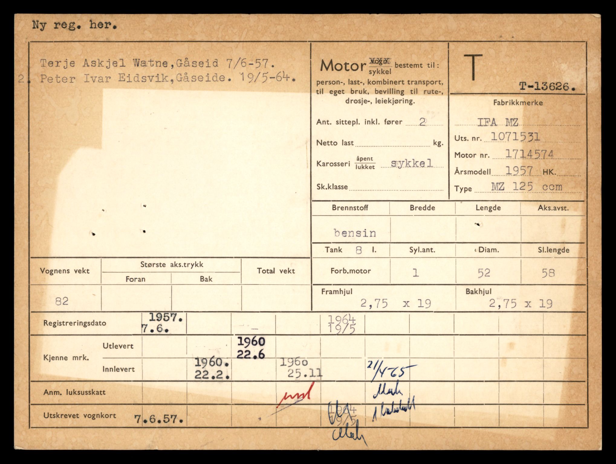 Møre og Romsdal vegkontor - Ålesund trafikkstasjon, AV/SAT-A-4099/F/Fe/L0040: Registreringskort for kjøretøy T 13531 - T 13709, 1927-1998, s. 1669