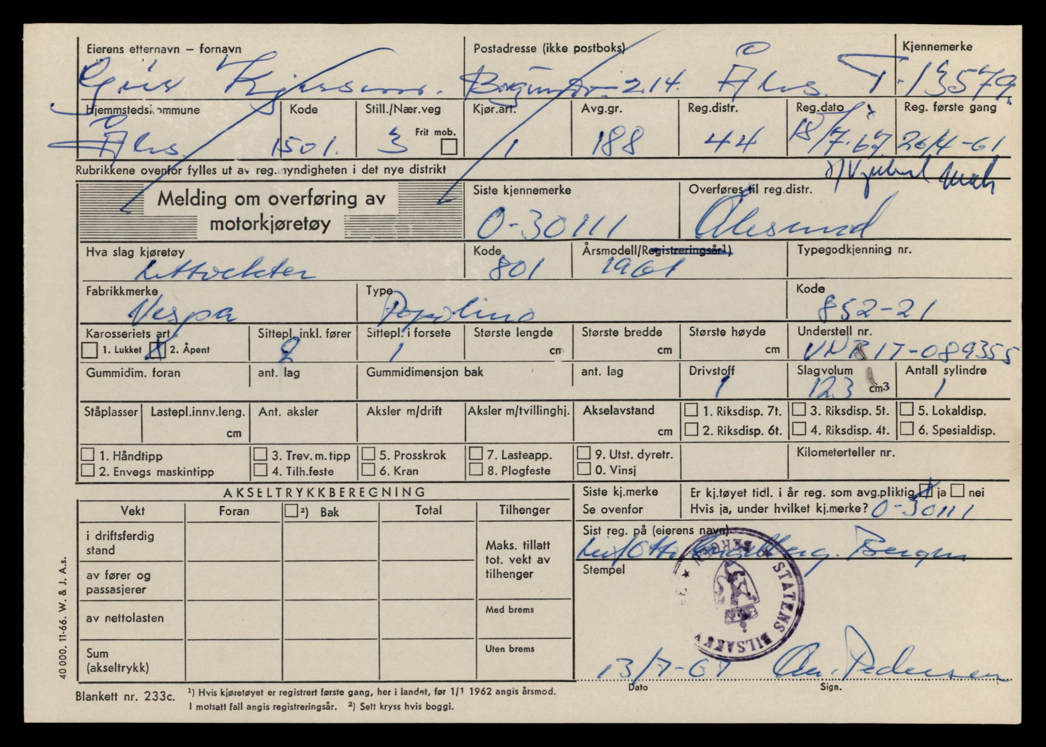 Møre og Romsdal vegkontor - Ålesund trafikkstasjon, AV/SAT-A-4099/F/Fe/L0040: Registreringskort for kjøretøy T 13531 - T 13709, 1927-1998, s. 871