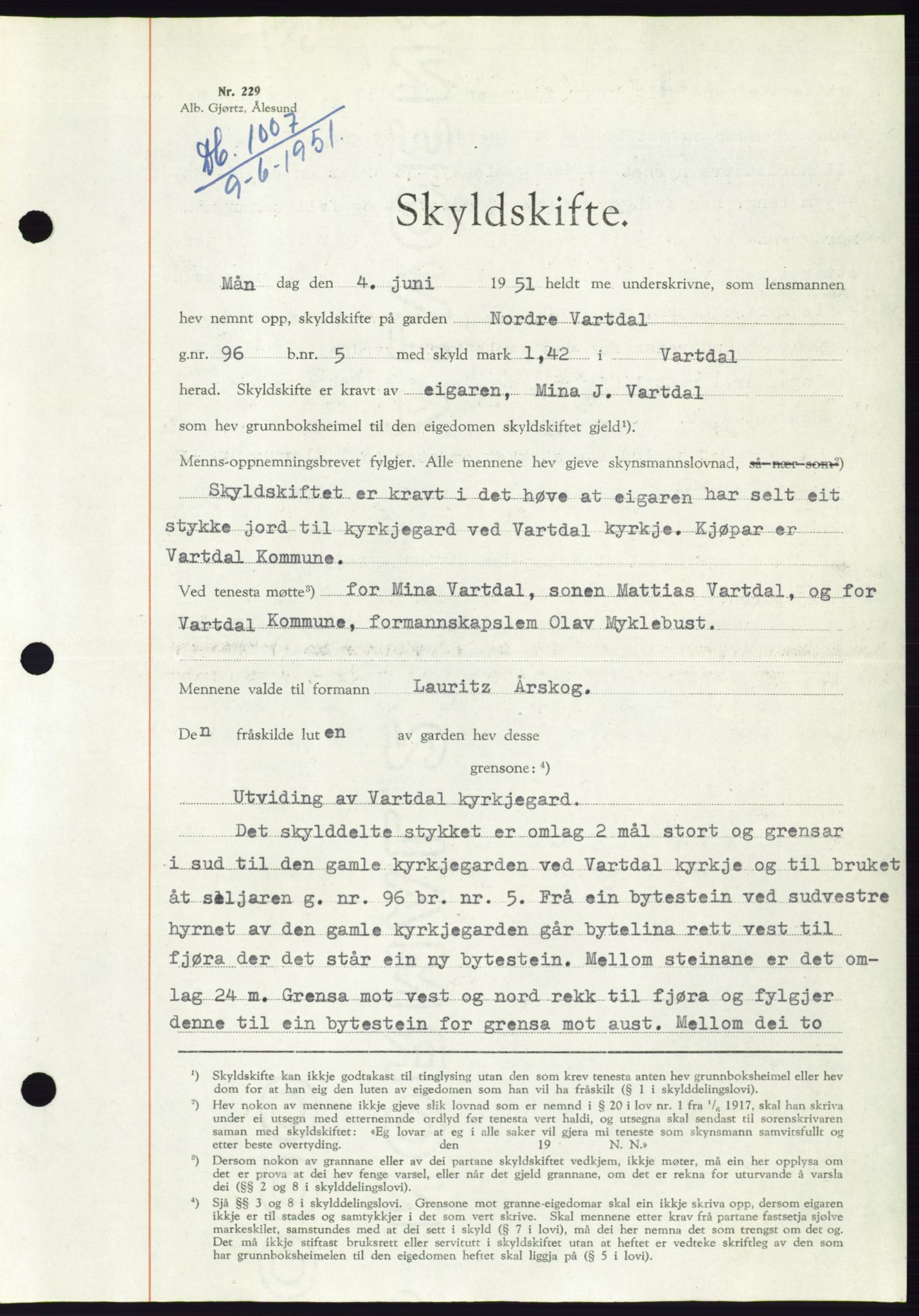 Søre Sunnmøre sorenskriveri, SAT/A-4122/1/2/2C/L0089: Pantebok nr. 15A, 1951-1951, Dagboknr: 1007/1951