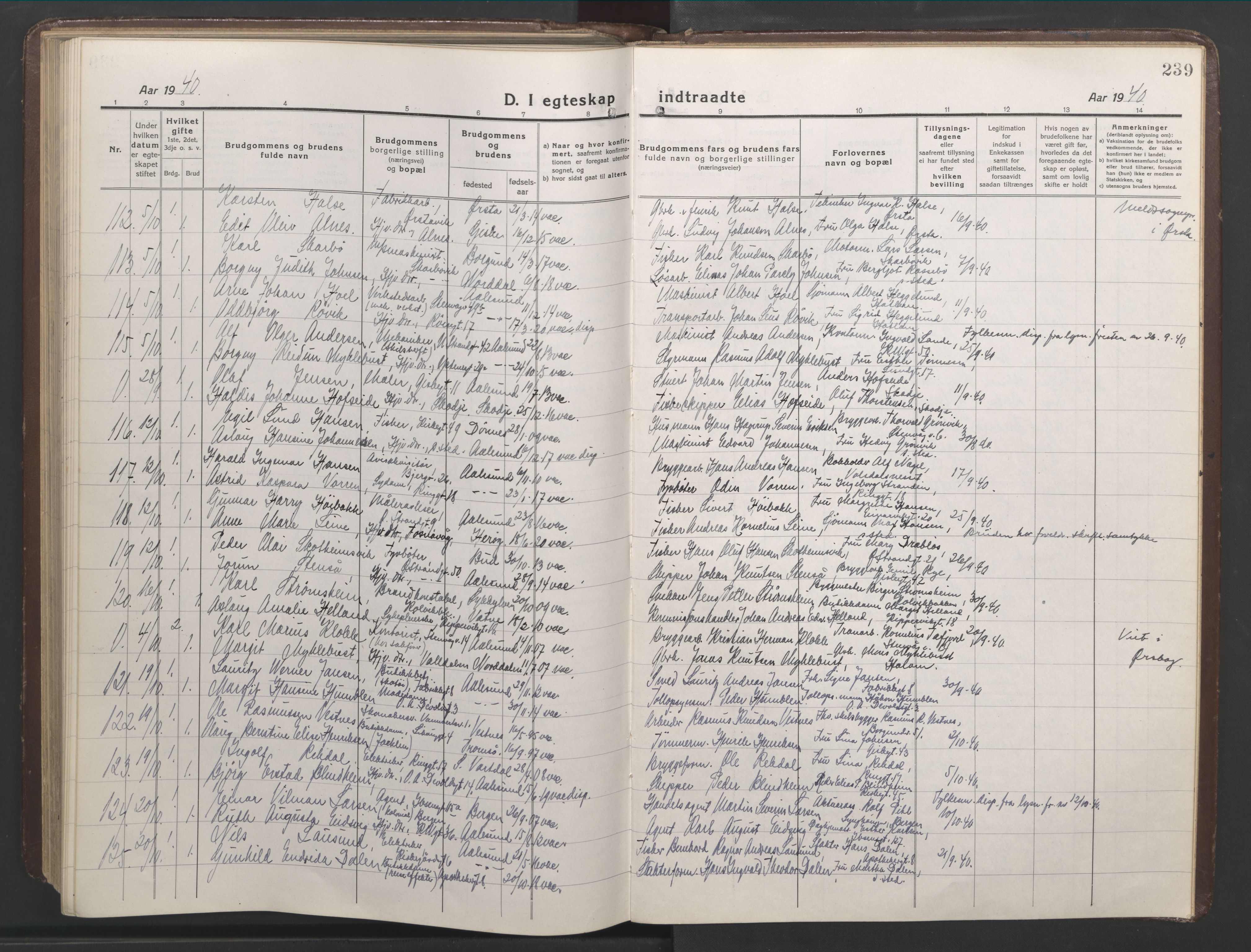 Ministerialprotokoller, klokkerbøker og fødselsregistre - Møre og Romsdal, AV/SAT-A-1454/529/L0473: Klokkerbok nr. 529C10, 1918-1941, s. 239