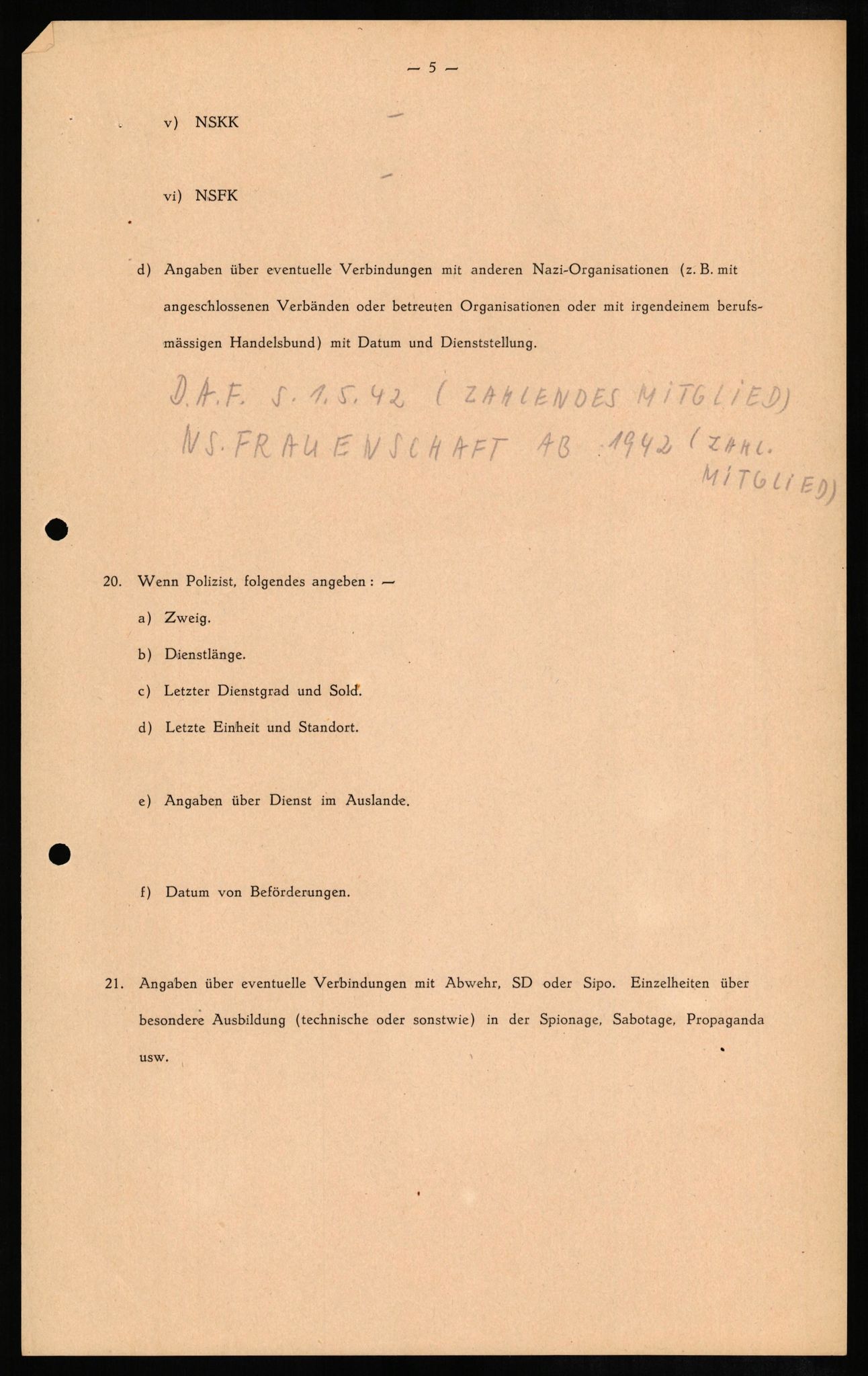 Forsvaret, Forsvarets overkommando II, AV/RA-RAFA-3915/D/Db/L0011: CI Questionaires. Tyske okkupasjonsstyrker i Norge. Tyskere., 1945-1946, s. 31