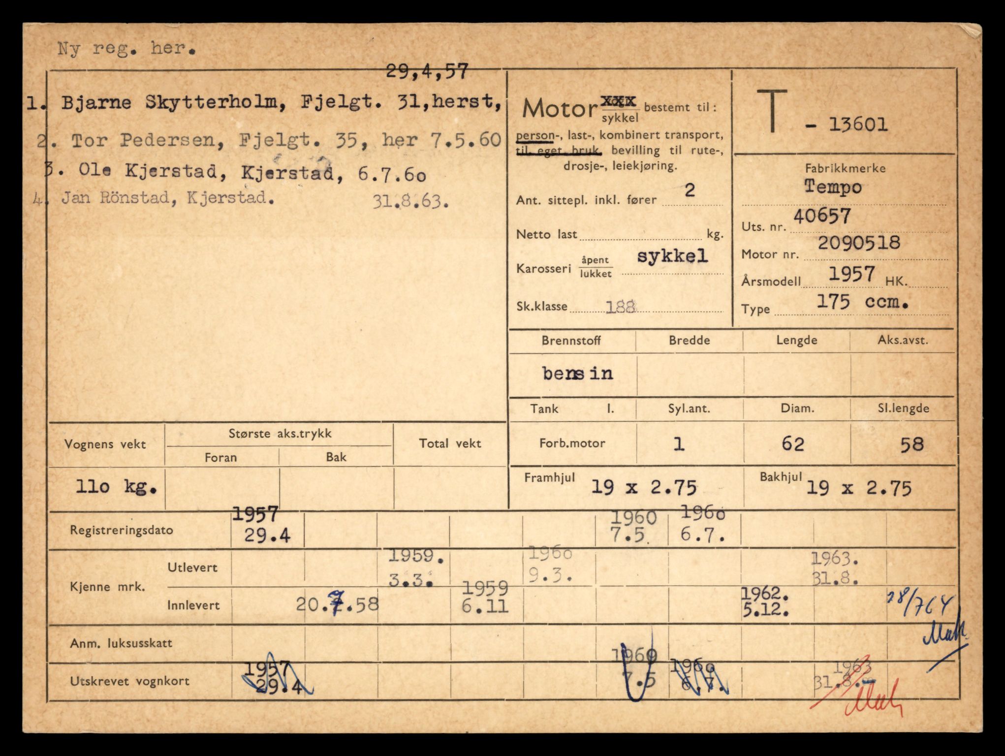 Møre og Romsdal vegkontor - Ålesund trafikkstasjon, AV/SAT-A-4099/F/Fe/L0040: Registreringskort for kjøretøy T 13531 - T 13709, 1927-1998, s. 1256