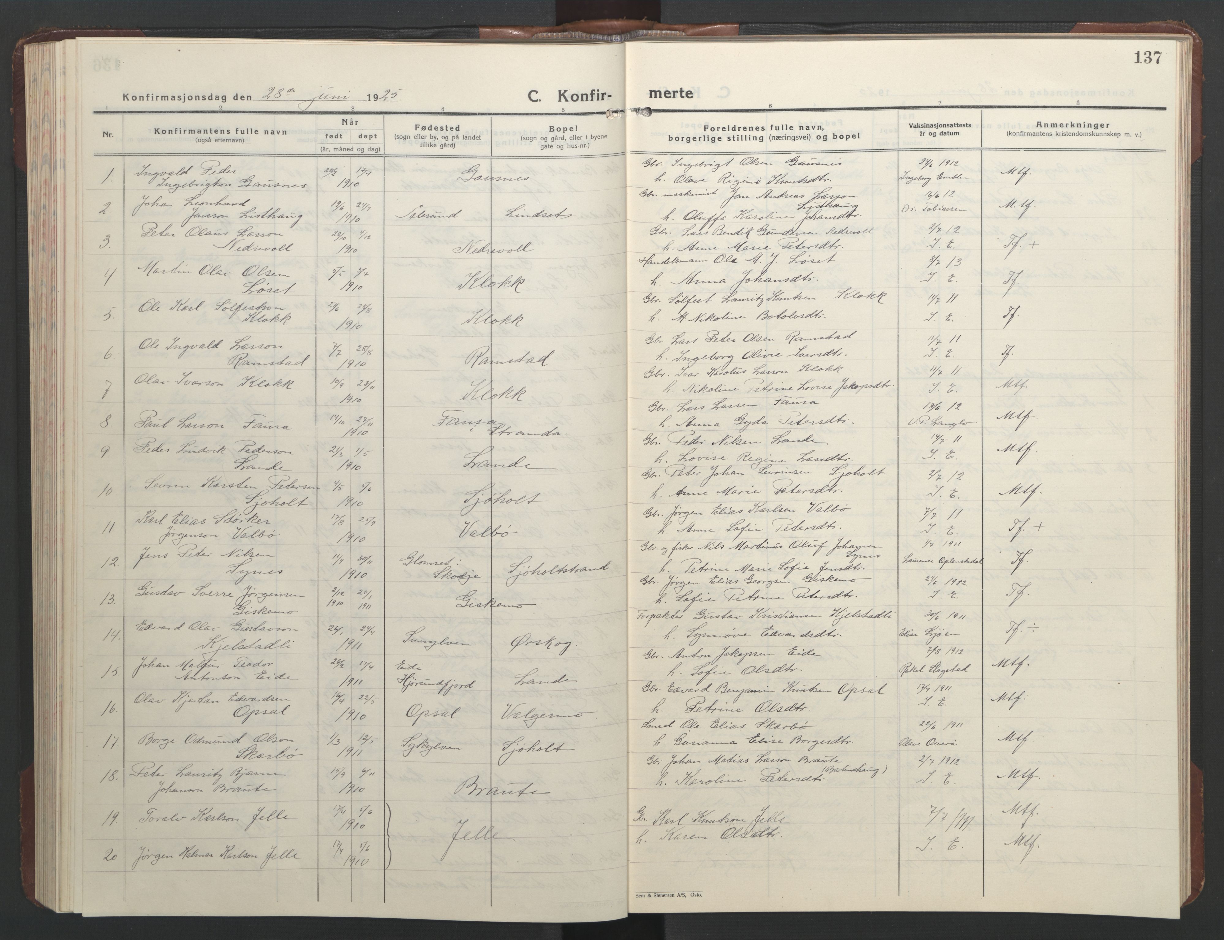 Ministerialprotokoller, klokkerbøker og fødselsregistre - Møre og Romsdal, SAT/A-1454/522/L0329: Klokkerbok nr. 522C08, 1926-1951, s. 137