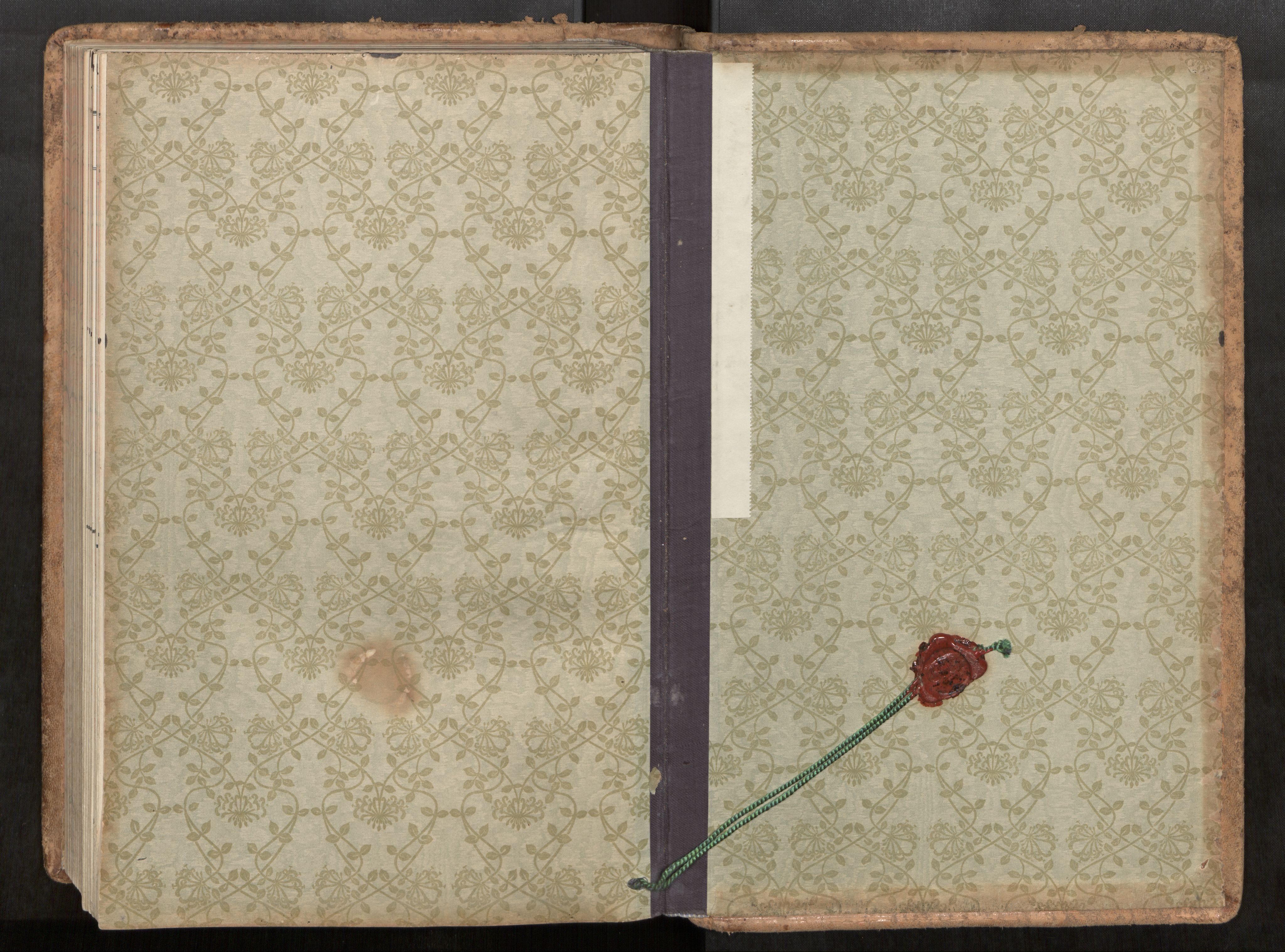 Ministerialprotokoller, klokkerbøker og fødselsregistre - Møre og Romsdal, AV/SAT-A-1454/545/L0596: Ministerialbok nr. 545A04, 1921-1956