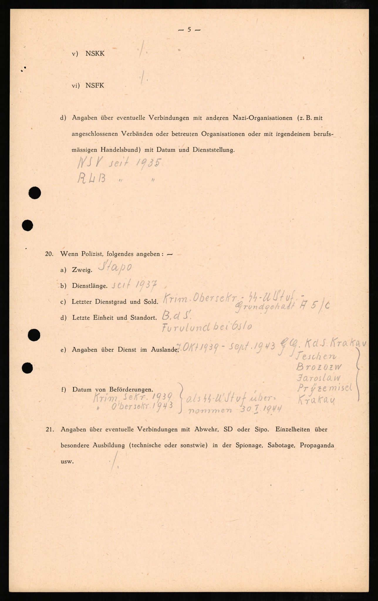 Forsvaret, Forsvarets overkommando II, AV/RA-RAFA-3915/D/Db/L0006: CI Questionaires. Tyske okkupasjonsstyrker i Norge. Tyskere., 1945-1946, s. 70