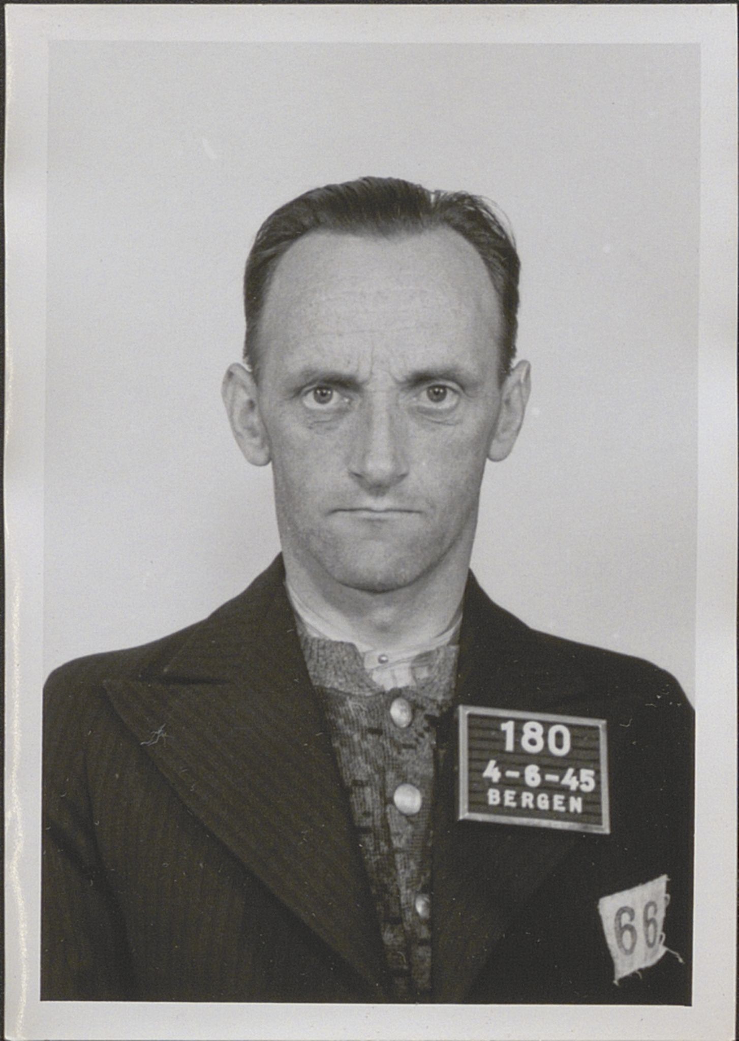 Bergen politikammer / politidistrikt, AV/SAB-A-60401/Y/Yc/Ycd/L0004: Personfoto - landsvikere etc, 1945-1947, s. 165