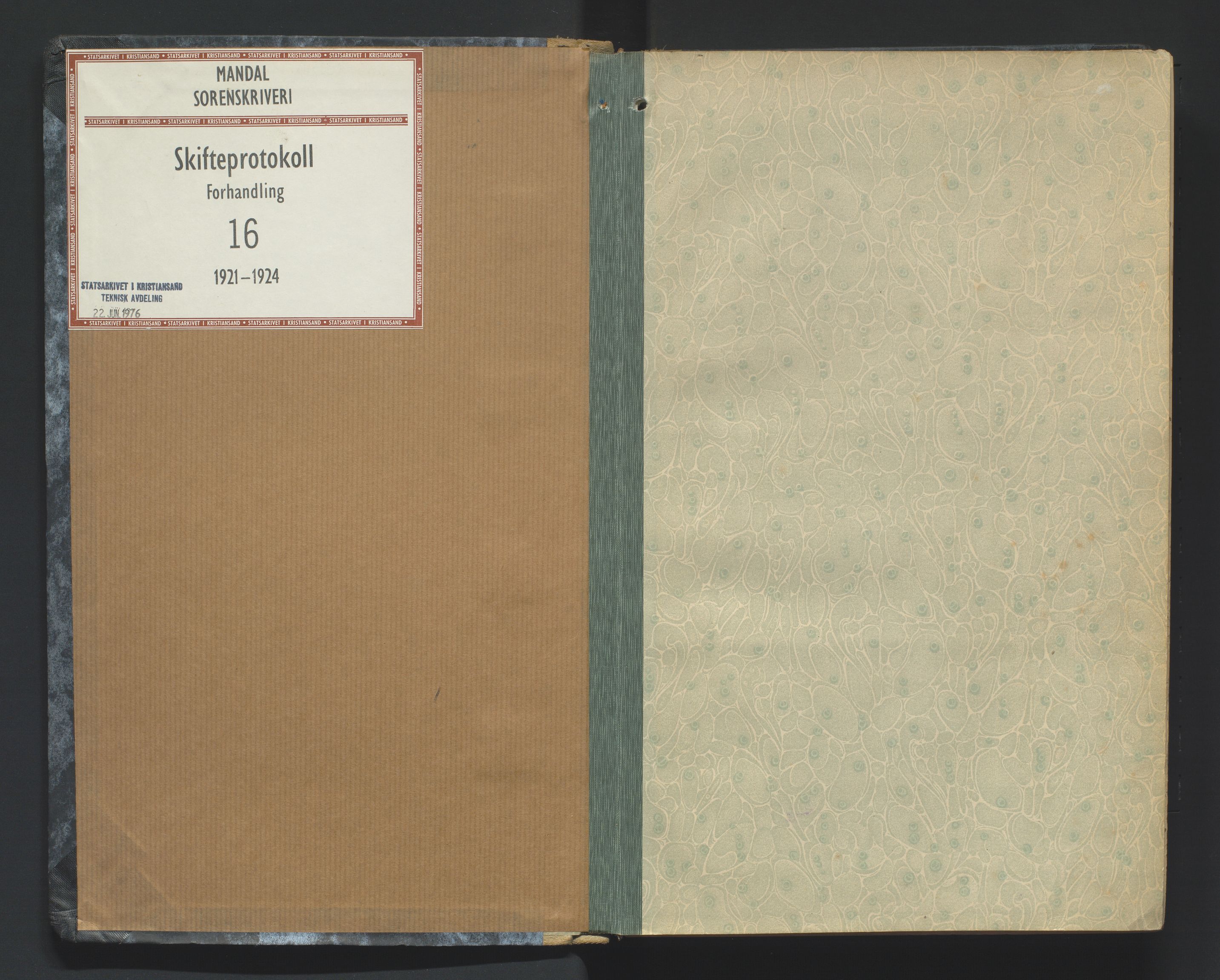 Mandal sorenskriveri, AV/SAK-1221-0005/001/H/Hc/L0084: Skifteforhandlingsprotokoll nr 16, 1921-1924
