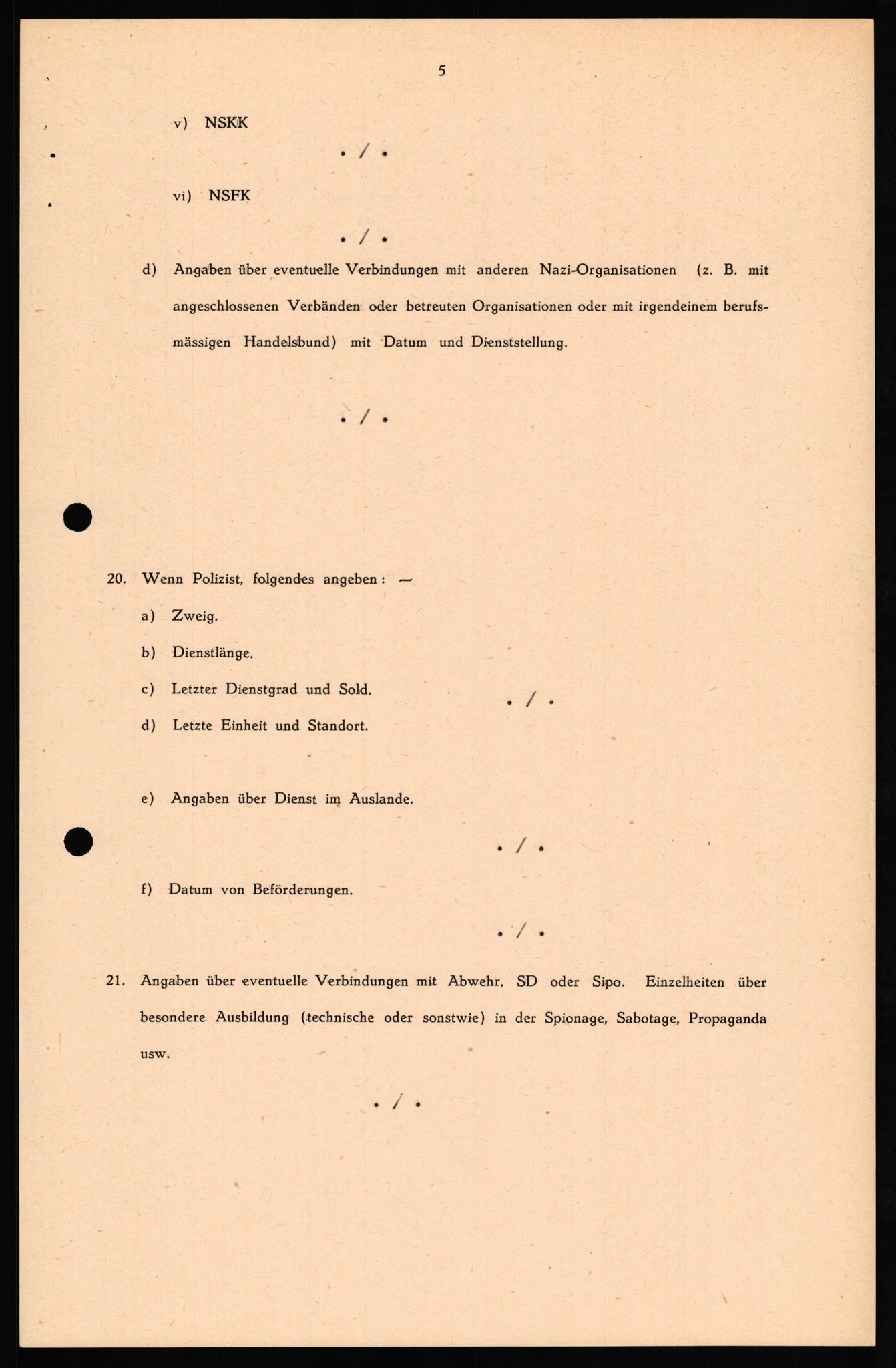 Forsvaret, Forsvarets overkommando II, RA/RAFA-3915/D/Db/L0027: CI Questionaires. Tyske okkupasjonsstyrker i Norge. Tyskere., 1945-1946, s. 399