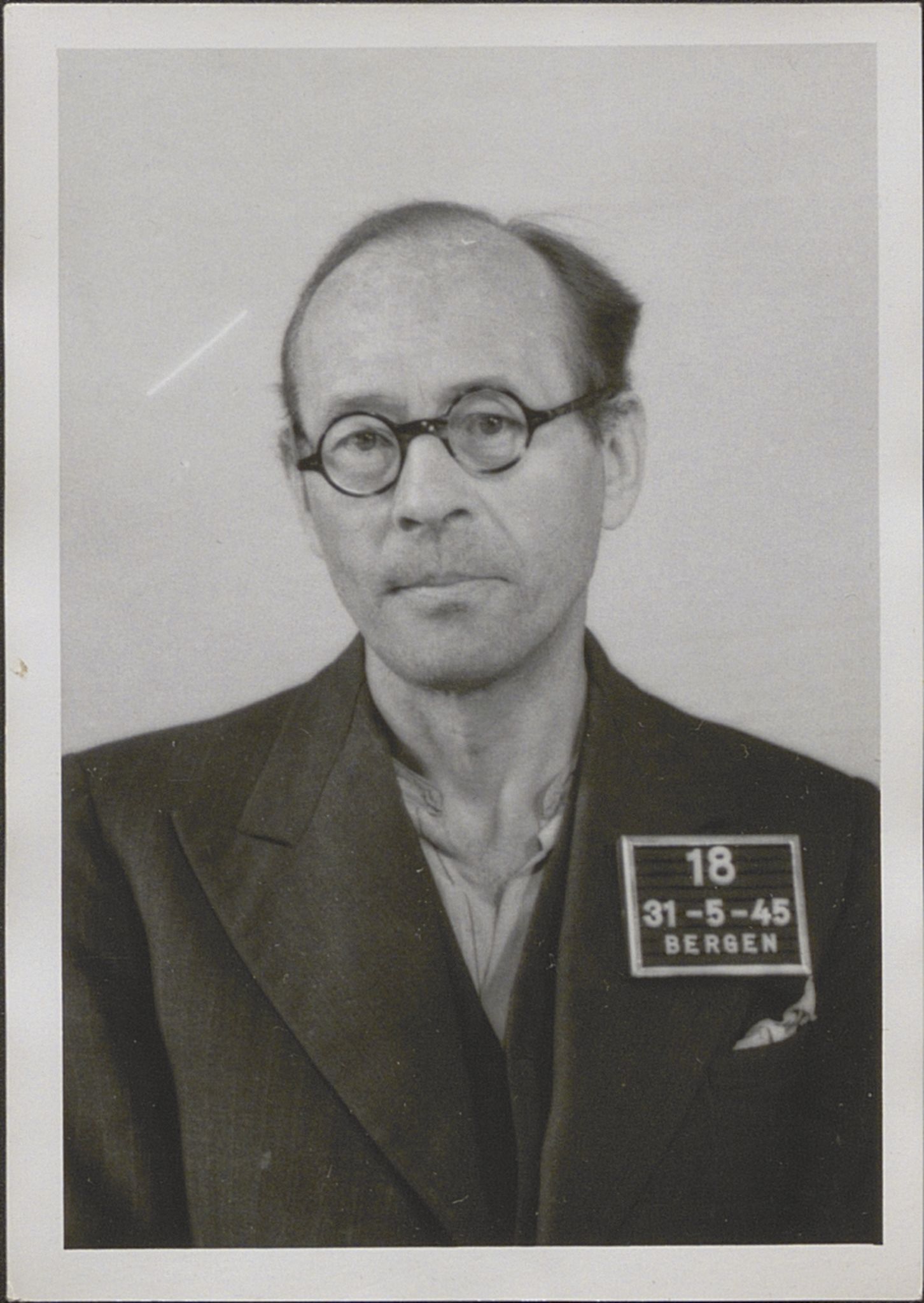 Bergen politikammer / politidistrikt, SAB/A-60401/Y/Yc/Ycd/L0004: Personfoto - landsvikere etc, 1945-1947, s. 14