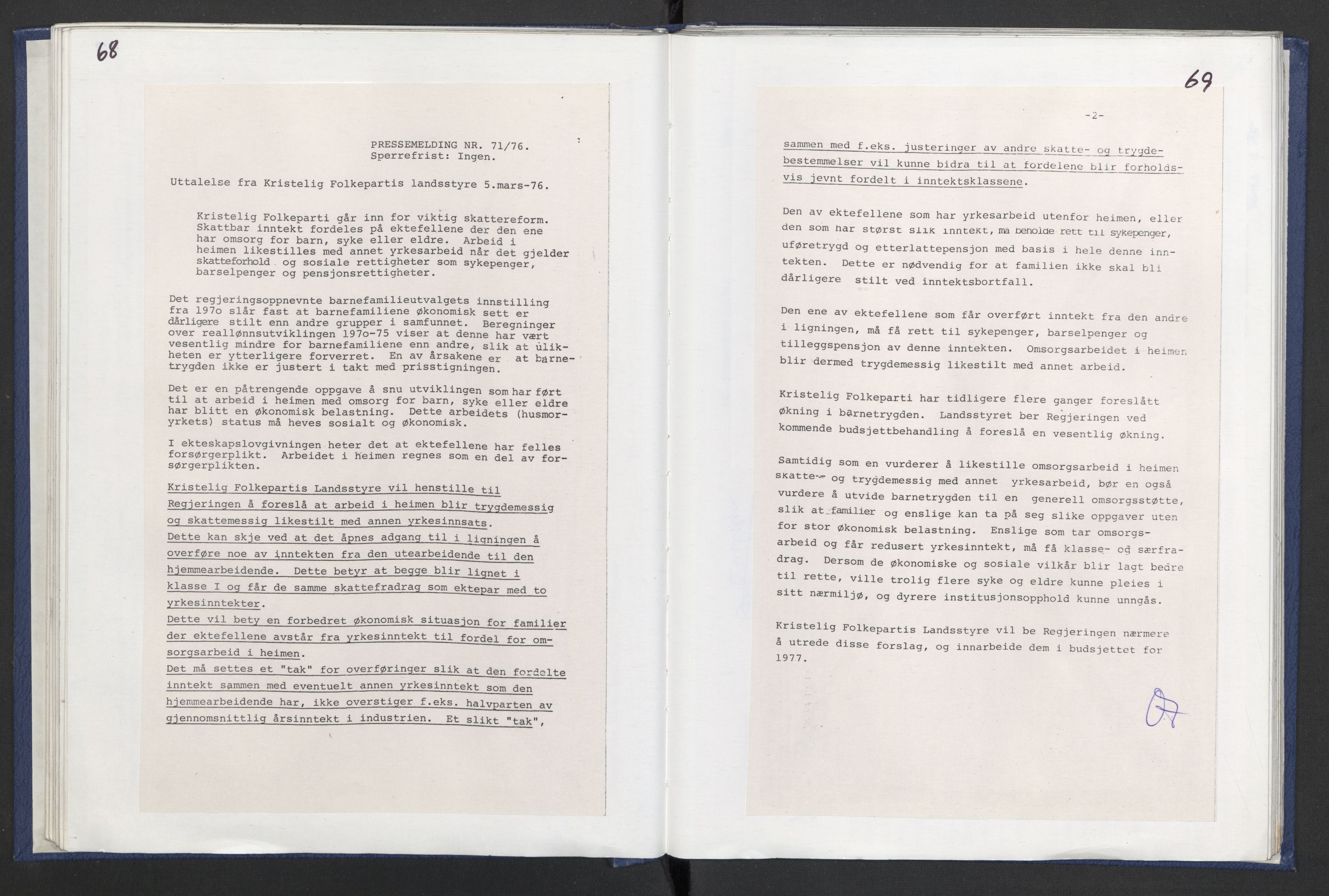 Kristelig Folkeparti, AV/RA-PA-0621/F/Fk/L0053/0001: -- / 1. Protokoller st.møter, Landsmøter, AU, landsstyremøter, 1975-1977, s. 68-69