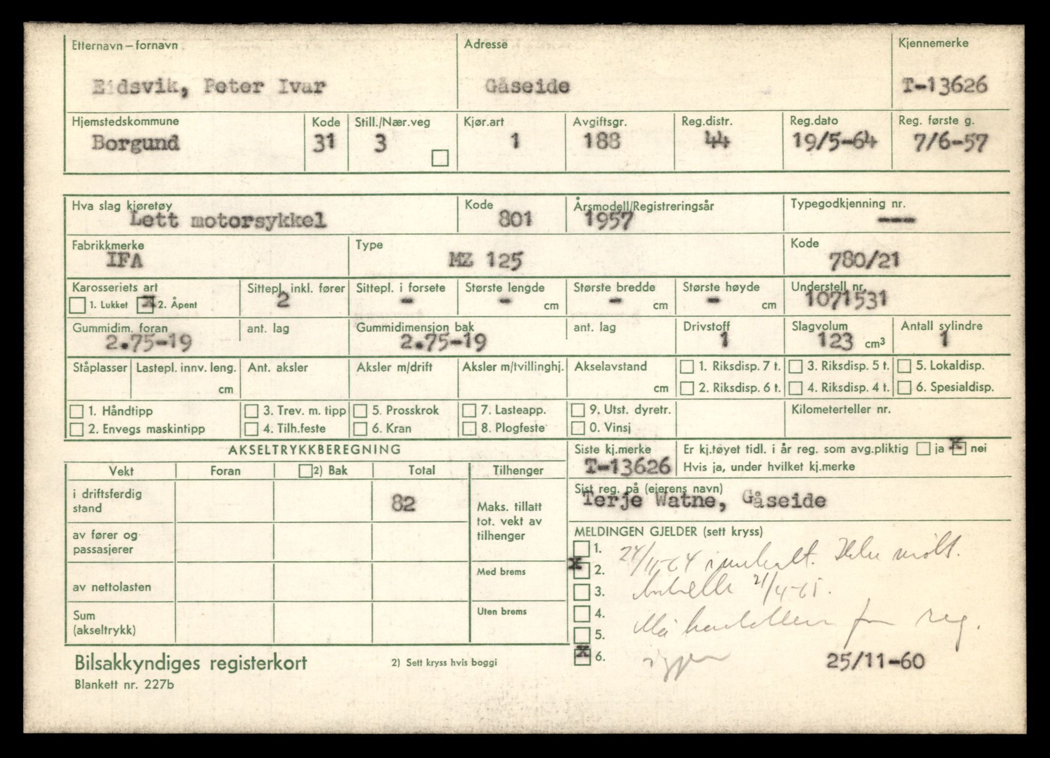Møre og Romsdal vegkontor - Ålesund trafikkstasjon, AV/SAT-A-4099/F/Fe/L0040: Registreringskort for kjøretøy T 13531 - T 13709, 1927-1998, s. 1681