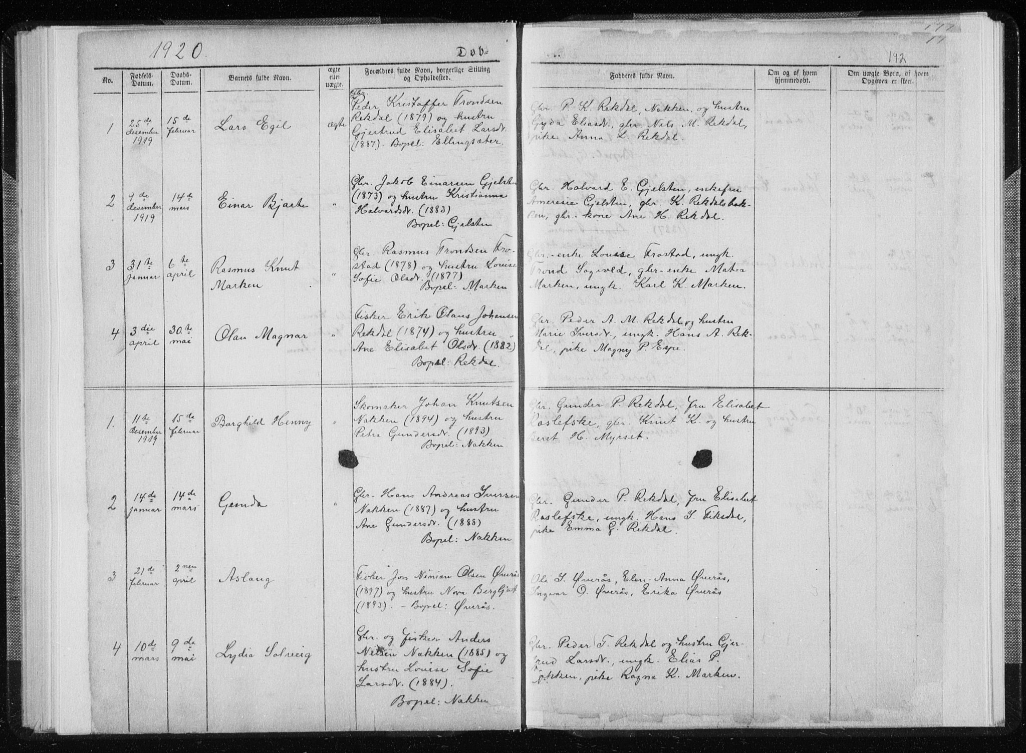 Ministerialprotokoller, klokkerbøker og fødselsregistre - Møre og Romsdal, AV/SAT-A-1454/540/L0541: Klokkerbok nr. 540C01, 1867-1920, s. 142