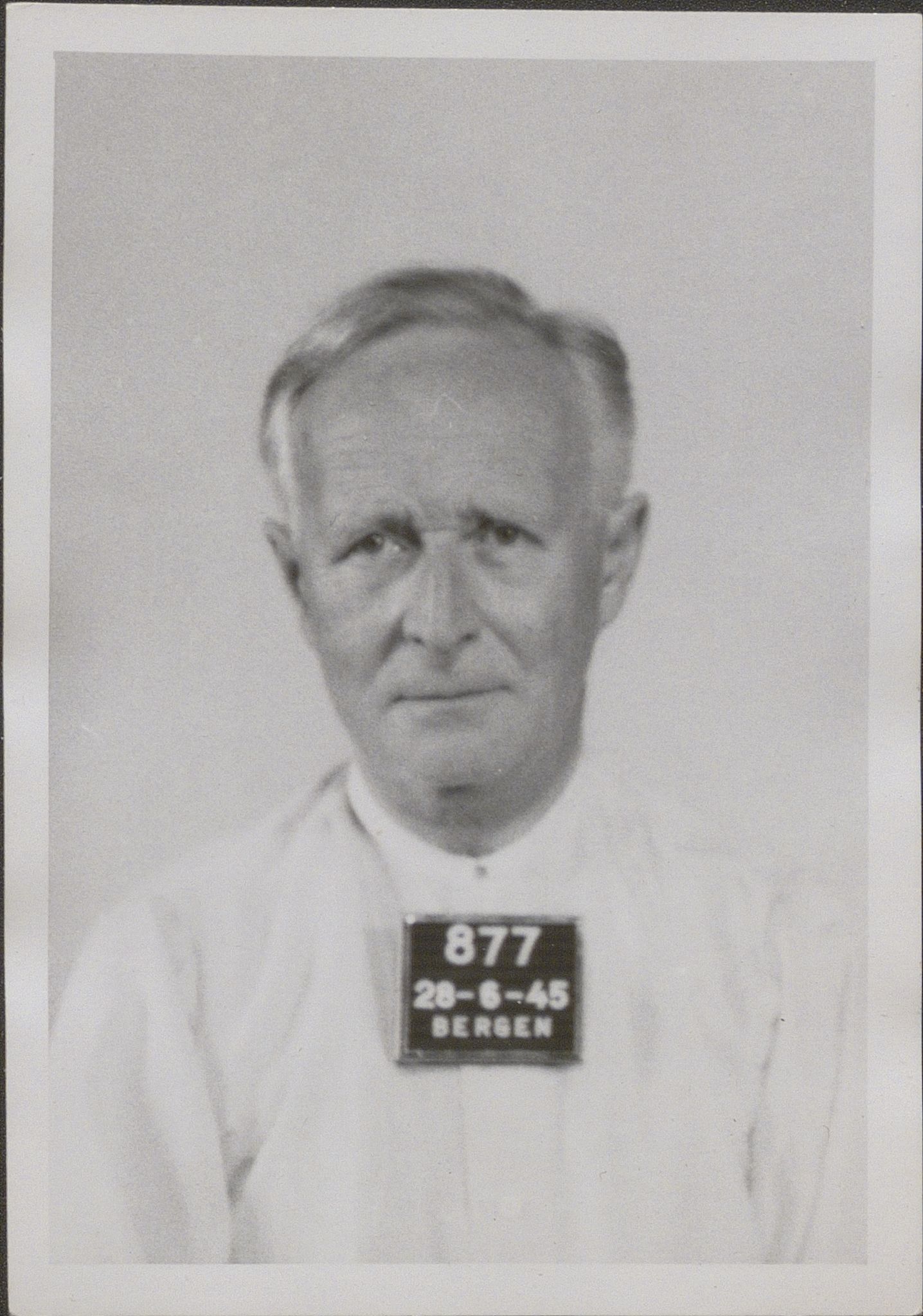 Bergen politikammer / politidistrikt, SAB/A-60401/Y/Yc/Ycd/L0004: Personfoto - landsvikere etc, 1945-1947, s. 828