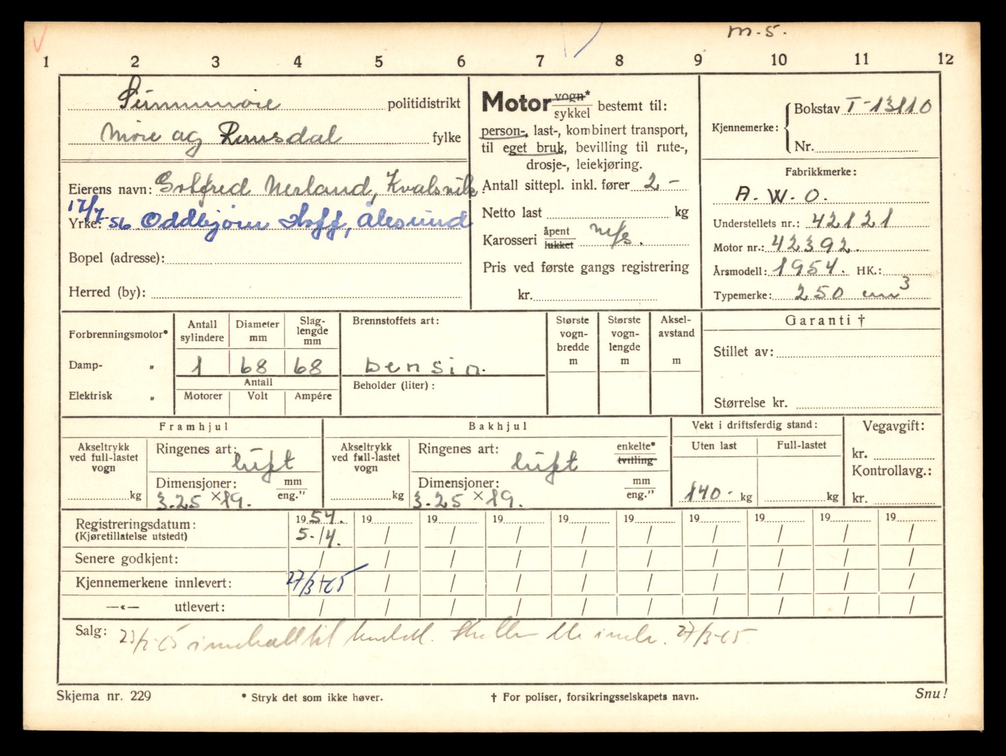 Møre og Romsdal vegkontor - Ålesund trafikkstasjon, AV/SAT-A-4099/F/Fe/L0037: Registreringskort for kjøretøy T 13031 - T 13179, 1927-1998, s. 1567