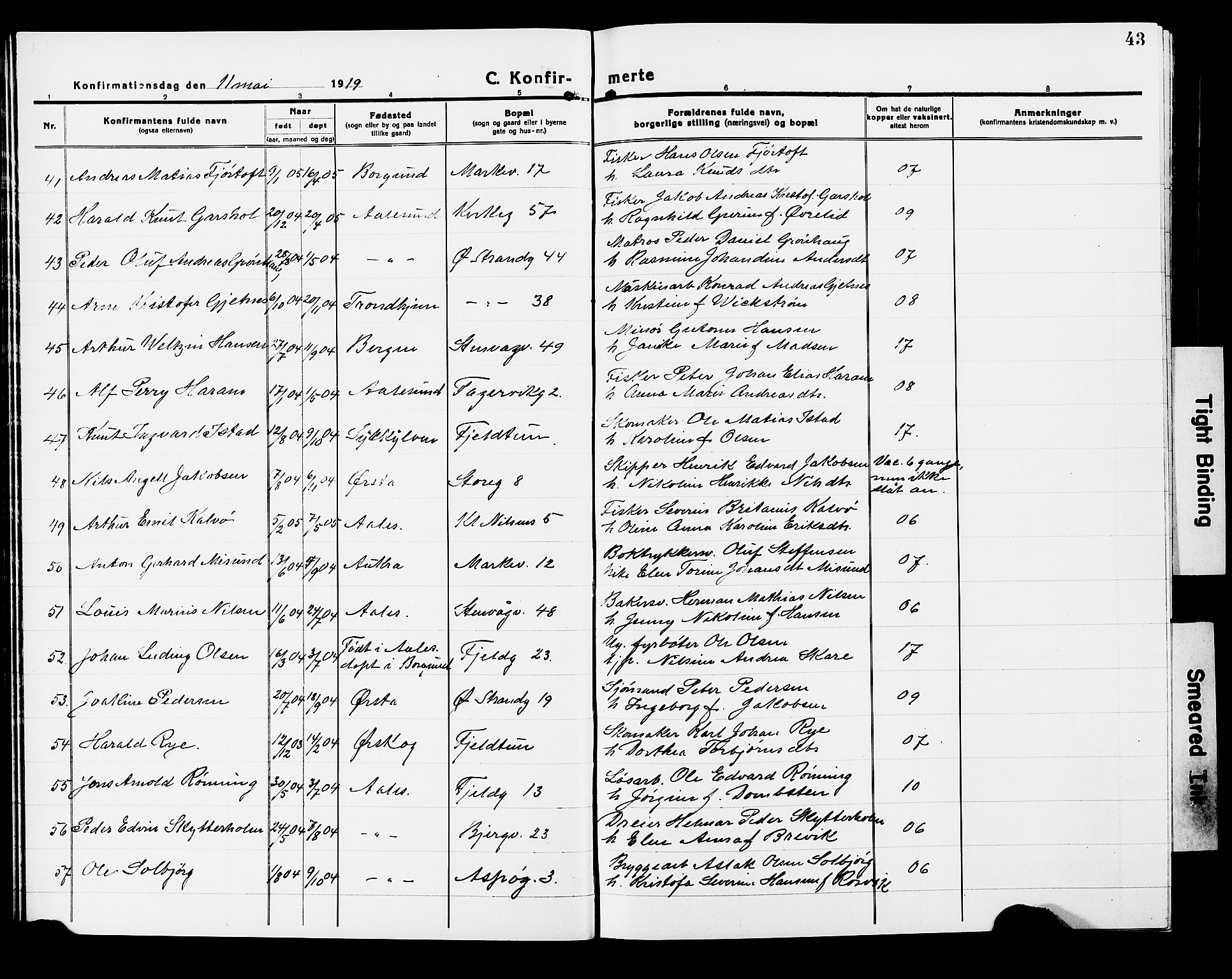 Ministerialprotokoller, klokkerbøker og fødselsregistre - Møre og Romsdal, AV/SAT-A-1454/529/L0472: Klokkerbok nr. 529C09, 1917-1929, s. 43