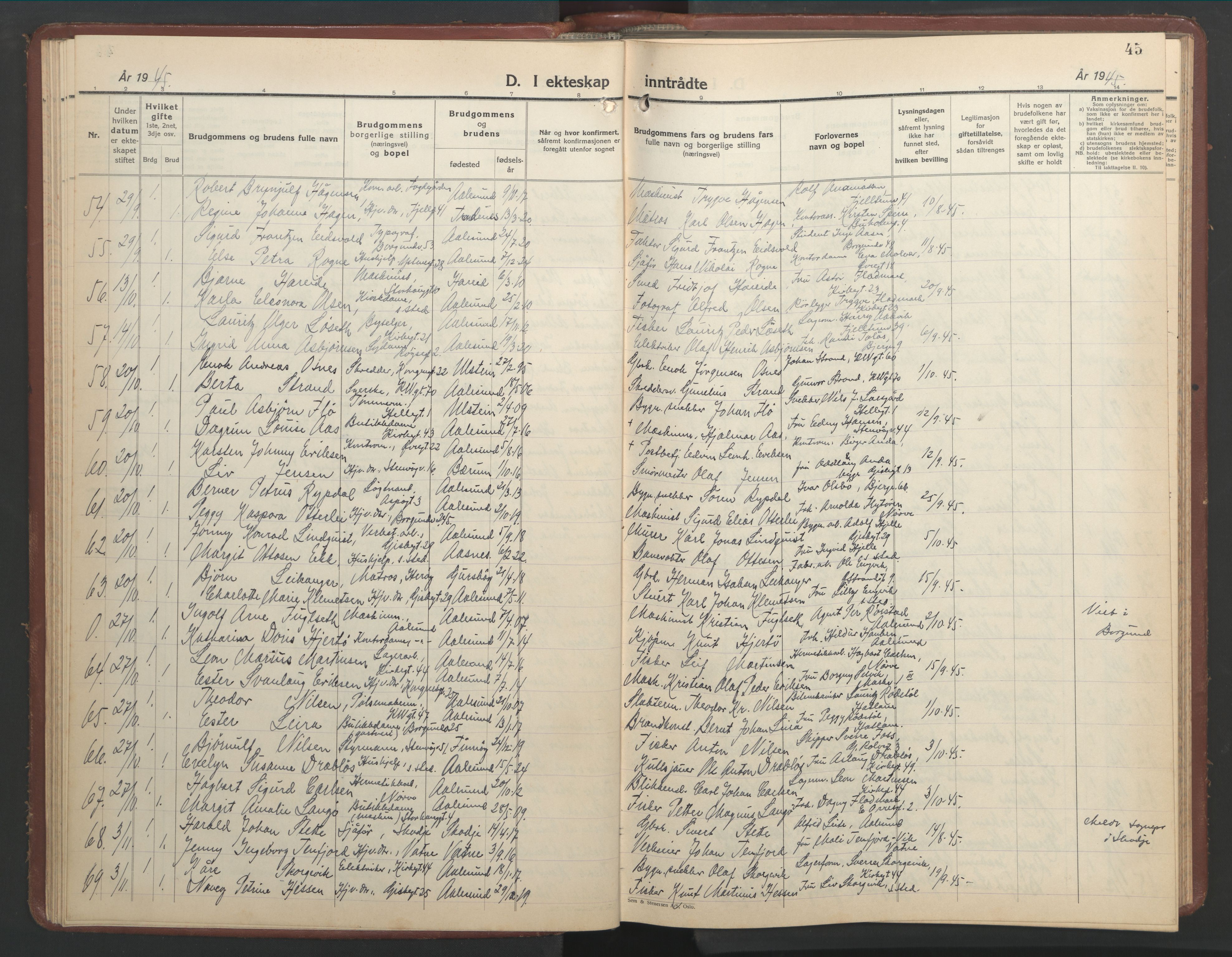 Ministerialprotokoller, klokkerbøker og fødselsregistre - Møre og Romsdal, AV/SAT-A-1454/529/L0479: Klokkerbok nr. 529C16, 1941-1950, s. 45