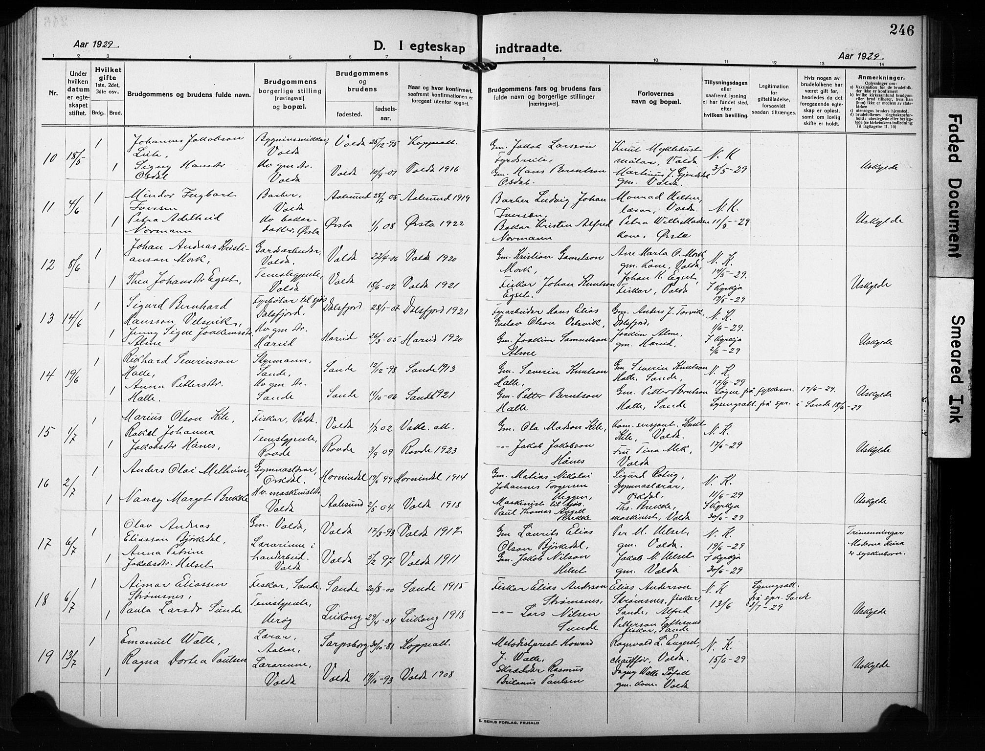 Ministerialprotokoller, klokkerbøker og fødselsregistre - Møre og Romsdal, AV/SAT-A-1454/511/L0160: Klokkerbok nr. 511C06, 1920-1932, s. 246