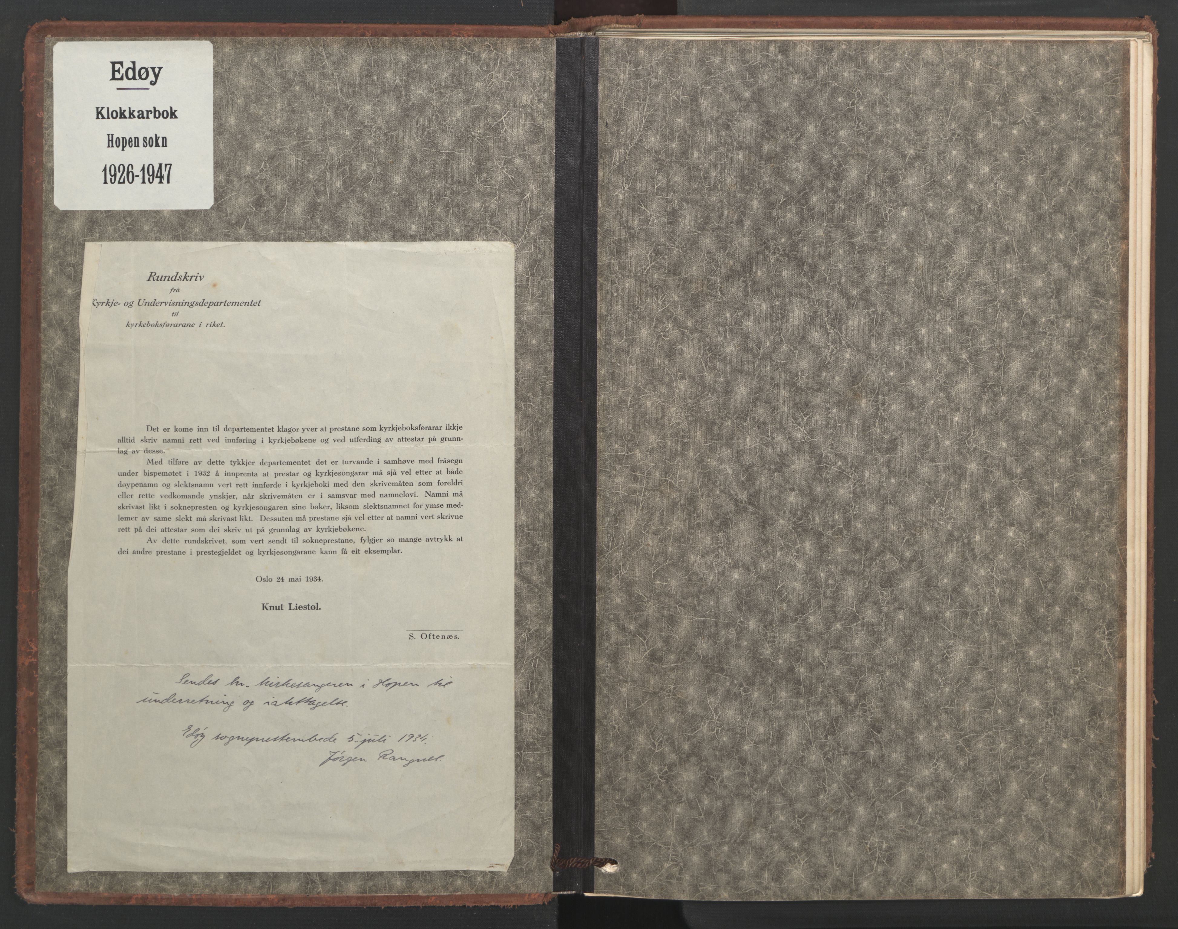 Ministerialprotokoller, klokkerbøker og fødselsregistre - Møre og Romsdal, AV/SAT-A-1454/583/L0957: Klokkerbok nr. 583C02, 1926-1947