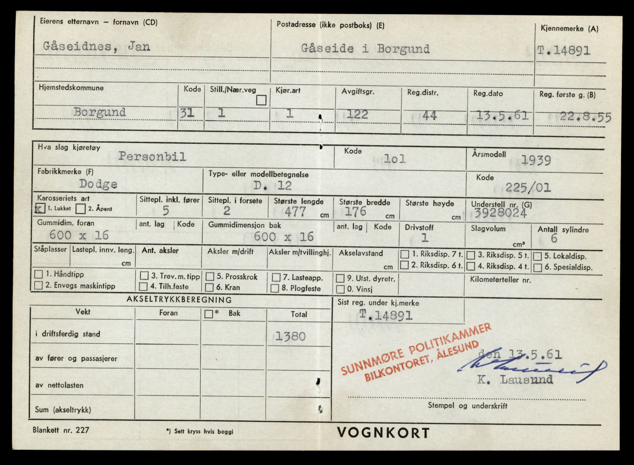 Møre og Romsdal vegkontor - Ålesund trafikkstasjon, AV/SAT-A-4099/F/Fe/L0049: Registreringskort for kjøretøy T 14864 - T 18613, 1927-1998, s. 673