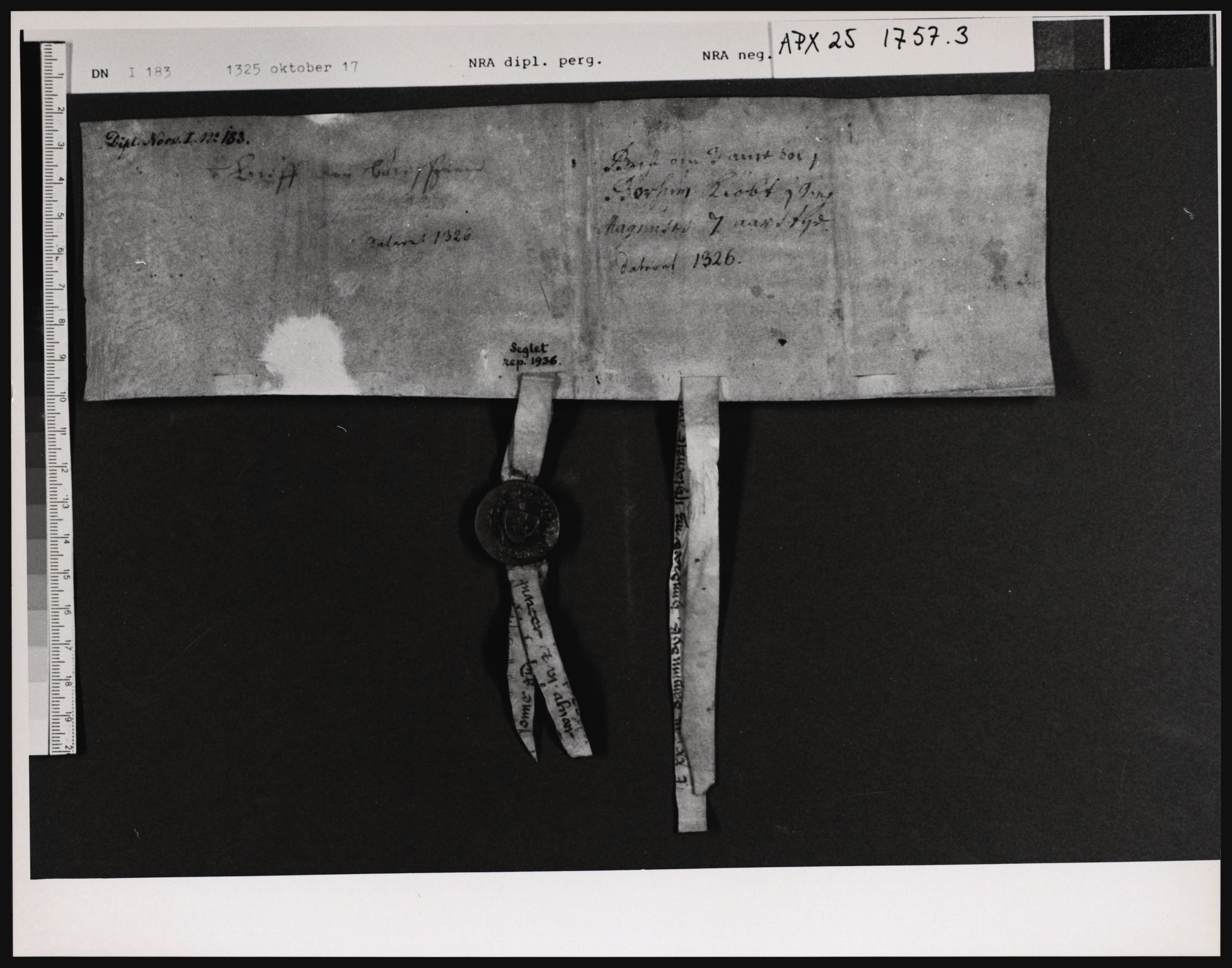 Riksarkivets diplomsamling, AV/RA-EA-5965/F01/F01a/L0018: Dokumenter, 1325-1326, s. 4