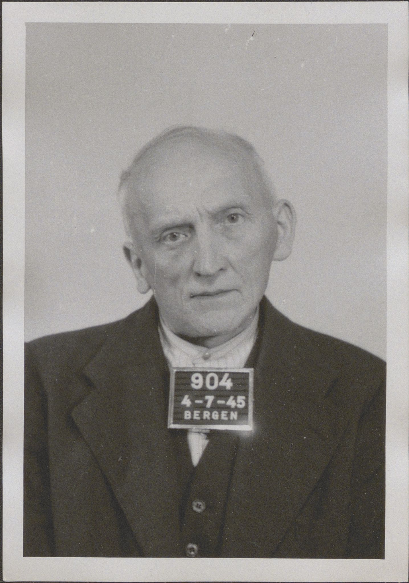 Bergen politikammer / politidistrikt, SAB/A-60401/Y/Yc/Ycd/L0004: Personfoto - landsvikere etc, 1945-1947, s. 855