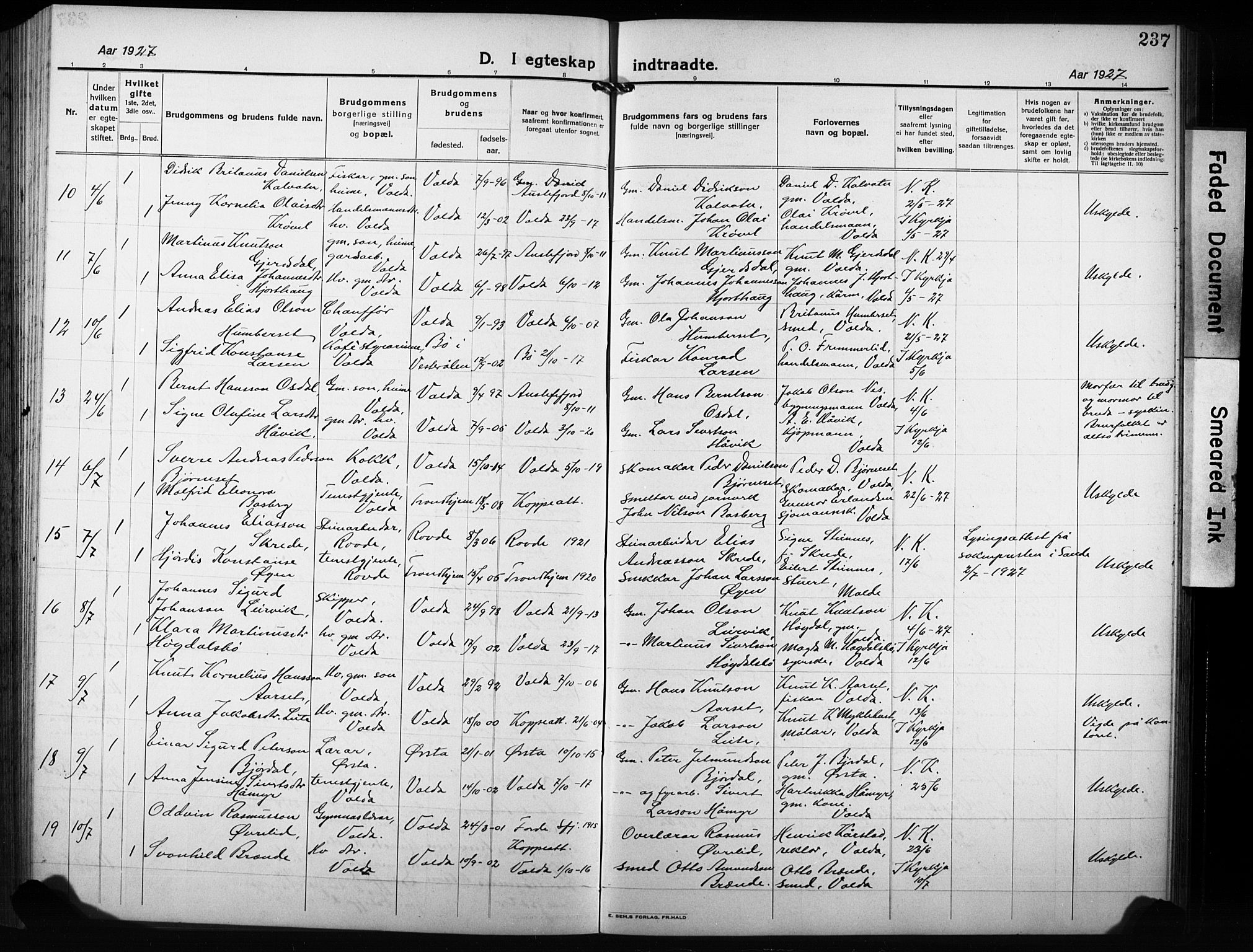 Ministerialprotokoller, klokkerbøker og fødselsregistre - Møre og Romsdal, AV/SAT-A-1454/511/L0160: Klokkerbok nr. 511C06, 1920-1932, s. 237