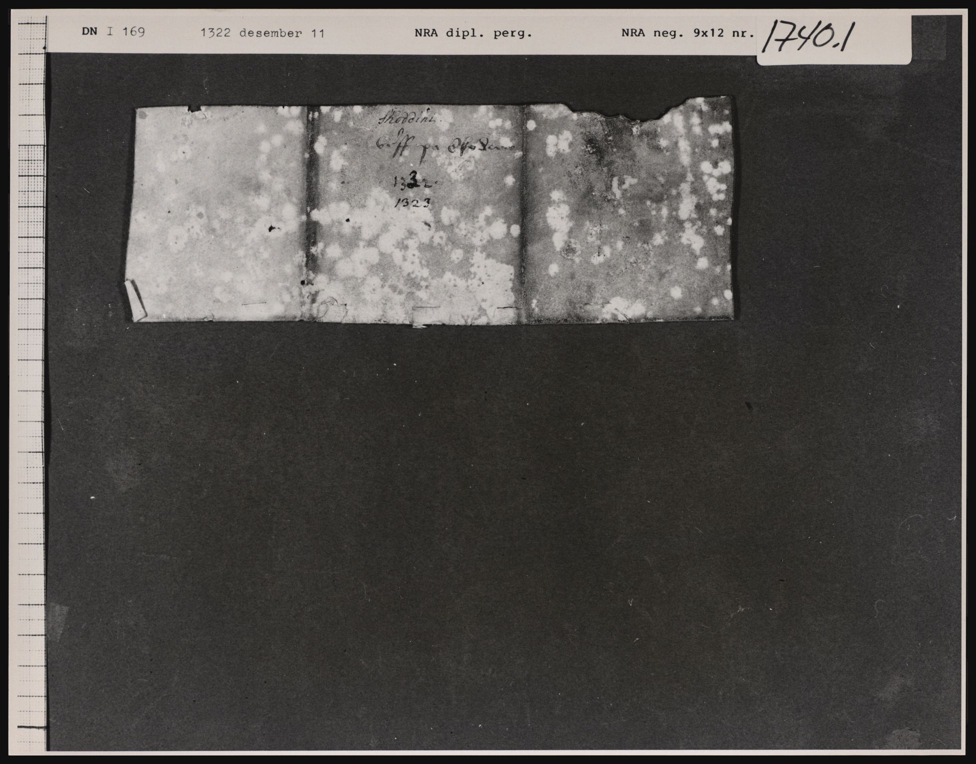 Riksarkivets diplomsamling, AV/RA-EA-5965/F01/F01a/L0015: Dokumenter, 1322-1323, s. 4