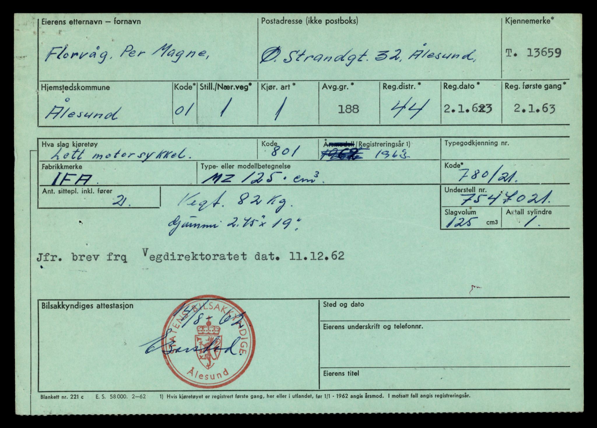 Møre og Romsdal vegkontor - Ålesund trafikkstasjon, AV/SAT-A-4099/F/Fe/L0040: Registreringskort for kjøretøy T 13531 - T 13709, 1927-1998, s. 2251