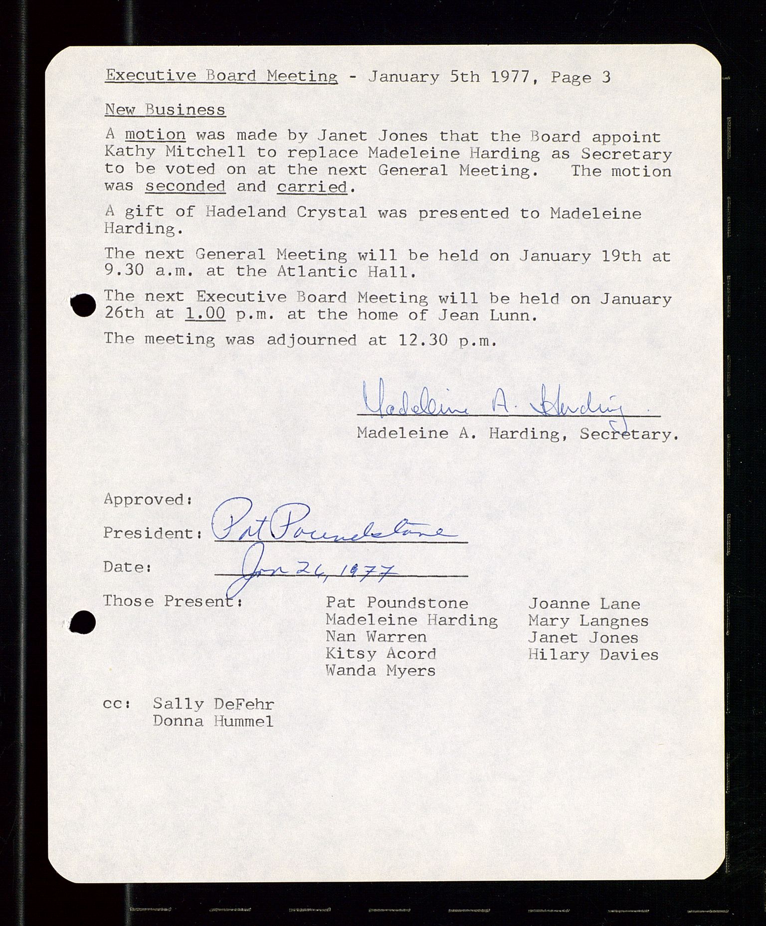 PA 1547 - Petroleum Wives Club, SAST/A-101974/A/Aa/L0001: Board and General Meeting, 1970-1983