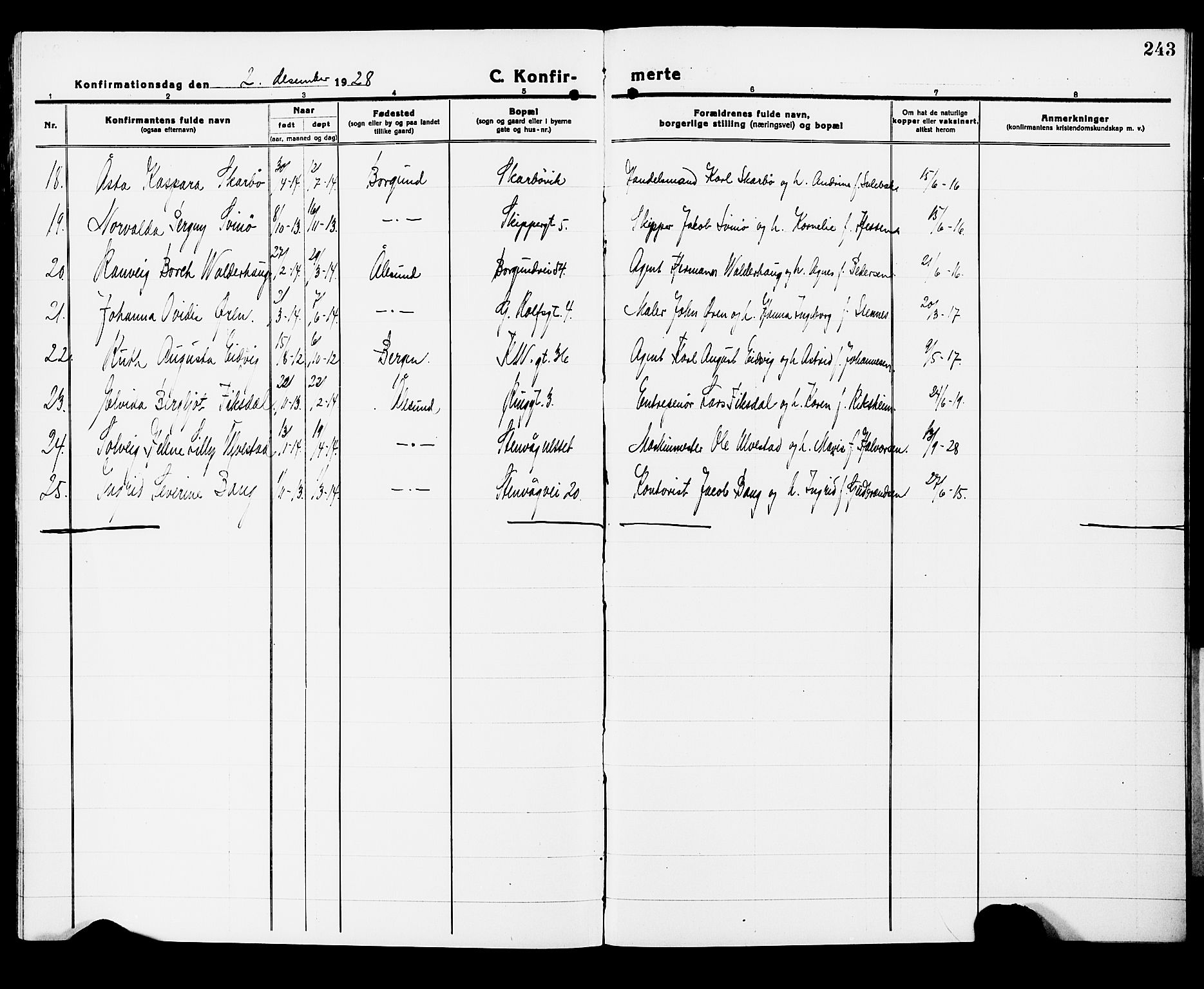 Ministerialprotokoller, klokkerbøker og fødselsregistre - Møre og Romsdal, SAT/A-1454/529/L0472: Klokkerbok nr. 529C09, 1917-1929, s. 243