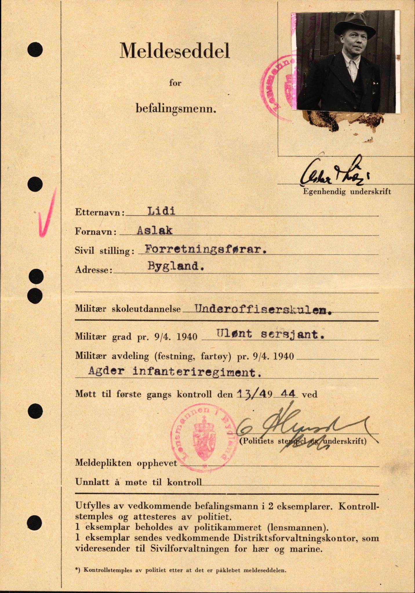 Forsvaret, Forsvarets krigshistoriske avdeling, AV/RA-RAFA-2017/Y/Yf/L0209: II-C-11-2121  -  Okkupasjonstiden.  Meldesedler for befal med foto og oppl. om militær grad 9. apr. 1940., 1944-1945, s. 70