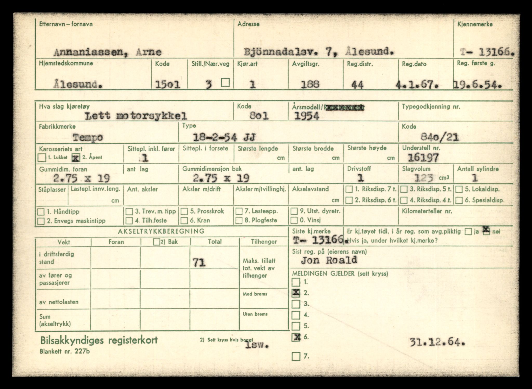 Møre og Romsdal vegkontor - Ålesund trafikkstasjon, AV/SAT-A-4099/F/Fe/L0037: Registreringskort for kjøretøy T 13031 - T 13179, 1927-1998, s. 2600