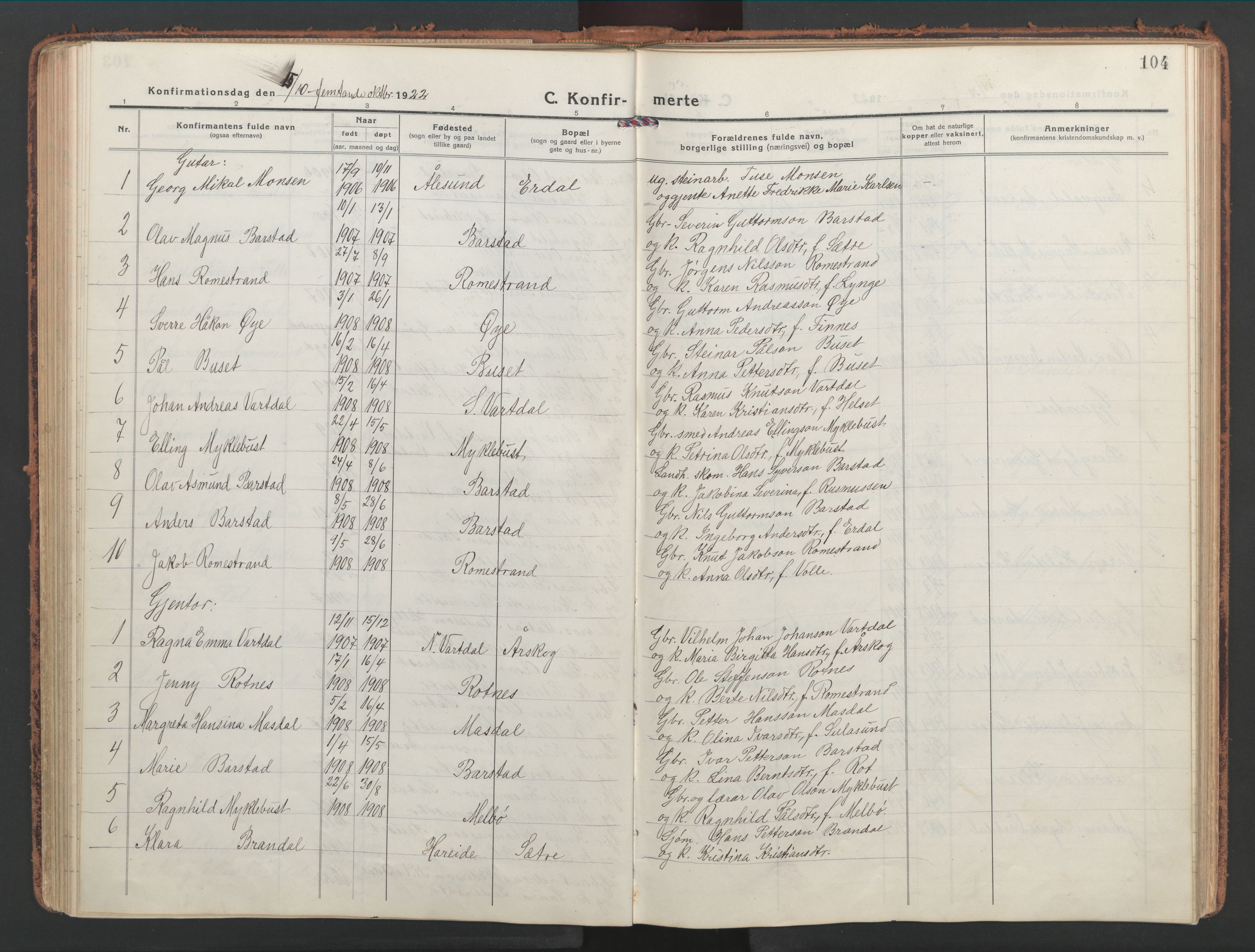 Ministerialprotokoller, klokkerbøker og fødselsregistre - Møre og Romsdal, AV/SAT-A-1454/514/L0202: Klokkerbok nr. 514C02, 1916-1944, s. 104