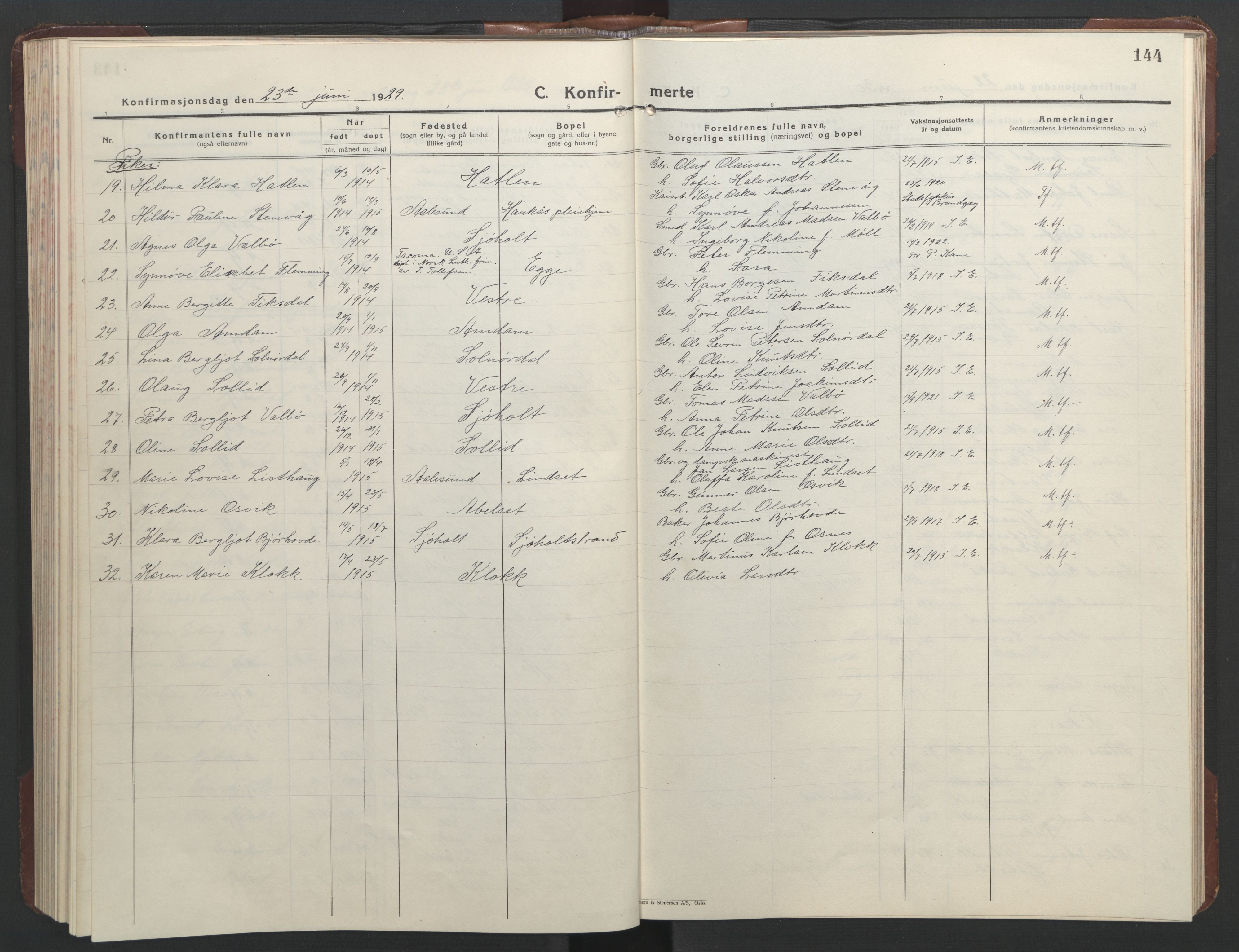 Ministerialprotokoller, klokkerbøker og fødselsregistre - Møre og Romsdal, SAT/A-1454/522/L0329: Klokkerbok nr. 522C08, 1926-1951, s. 144