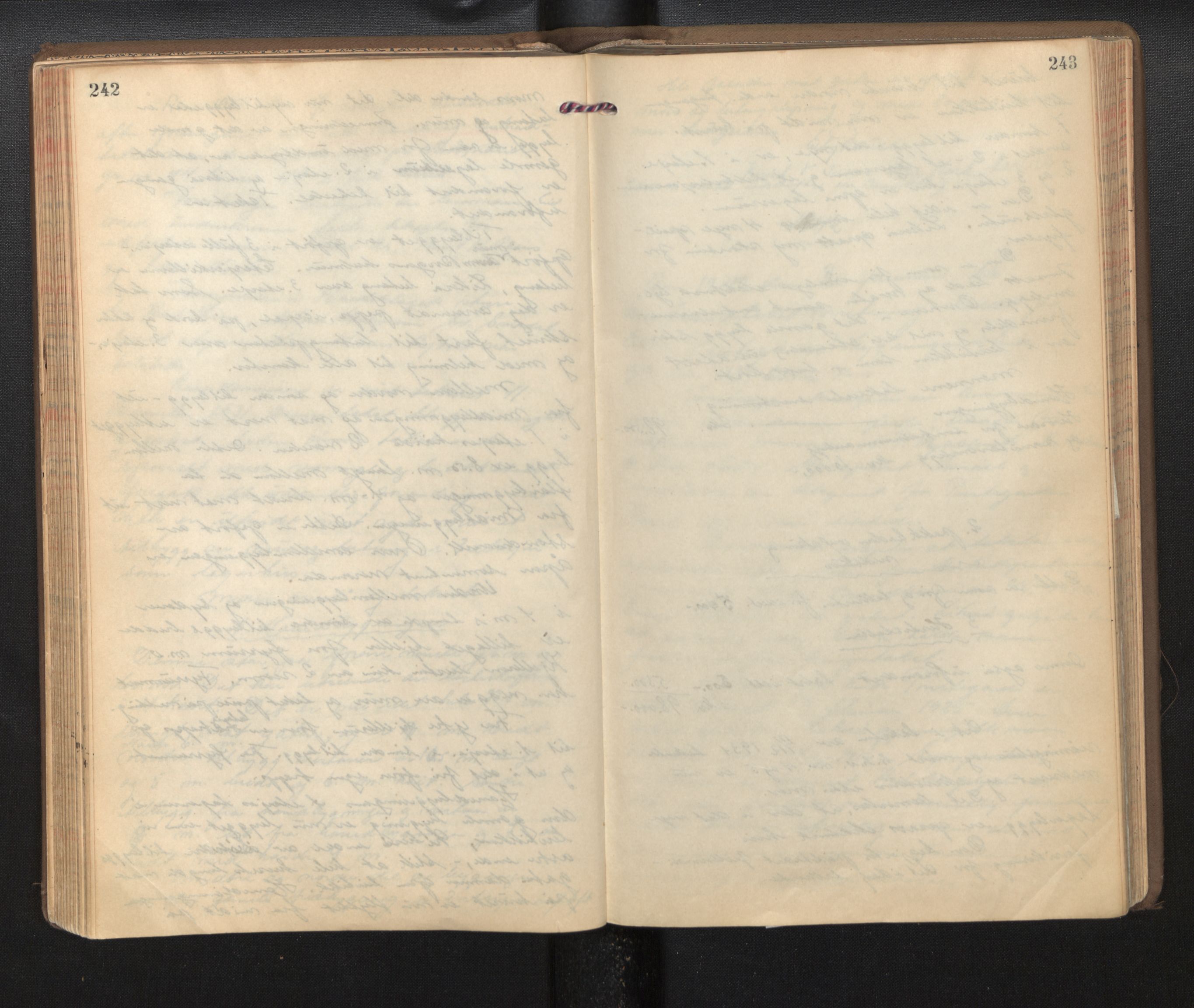 Lensmannen i Eid, AV/SAB-A-27001/0012/L0004: Branntakstprotokoll, 1922-1950, s. 242-243