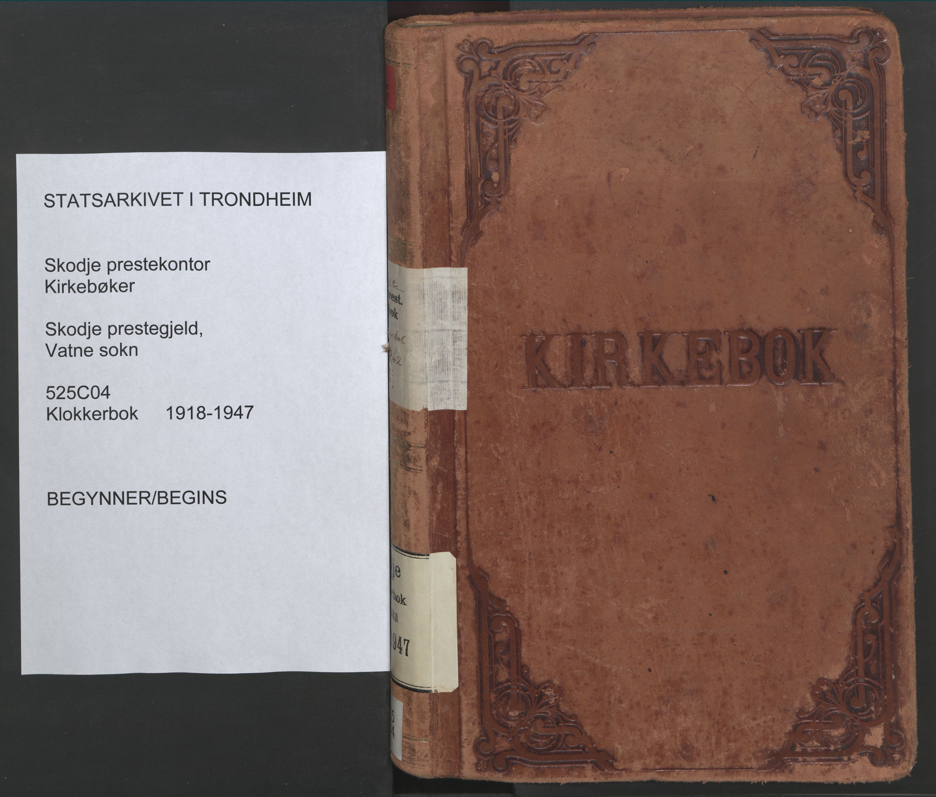 Ministerialprotokoller, klokkerbøker og fødselsregistre - Møre og Romsdal, AV/SAT-A-1454/525/L0378: Klokkerbok nr. 525C04, 1915-1947