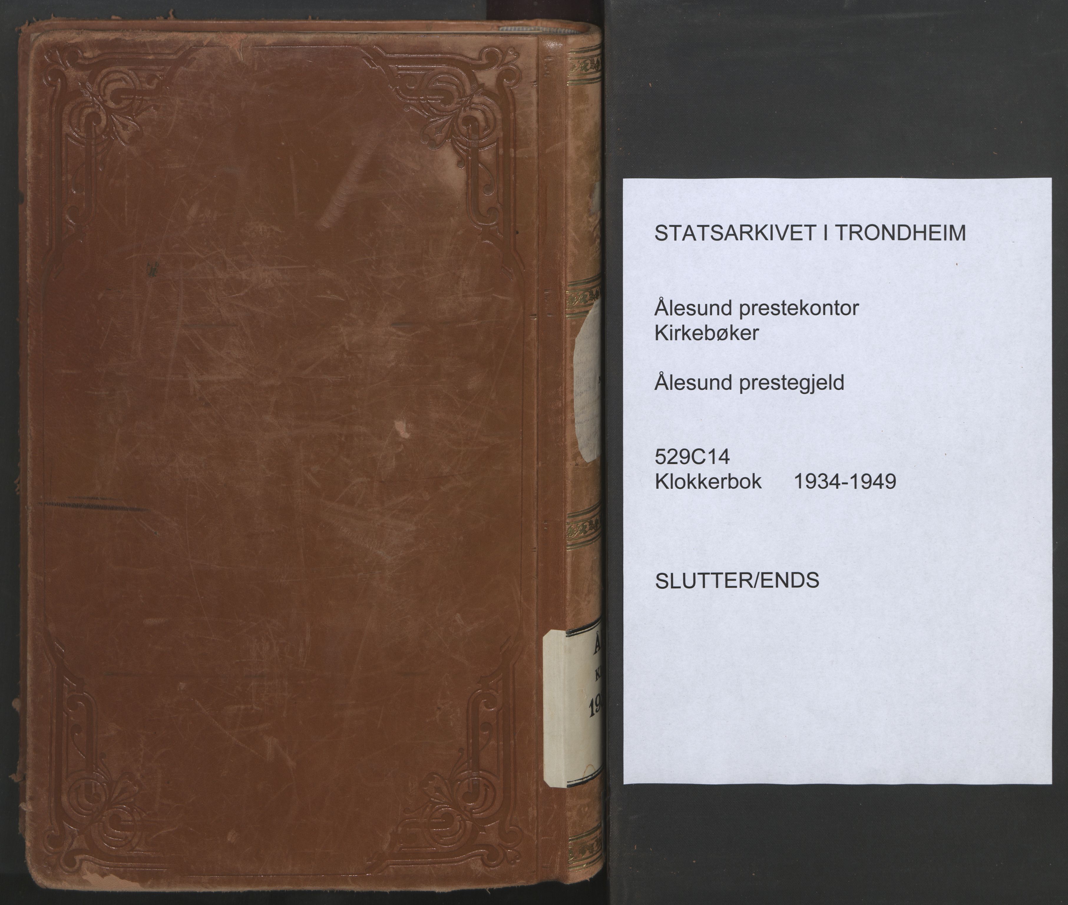 Ministerialprotokoller, klokkerbøker og fødselsregistre - Møre og Romsdal, SAT/A-1454/529/L0478: Klokkerbok nr. 529C15, 1938-1951, s. 274